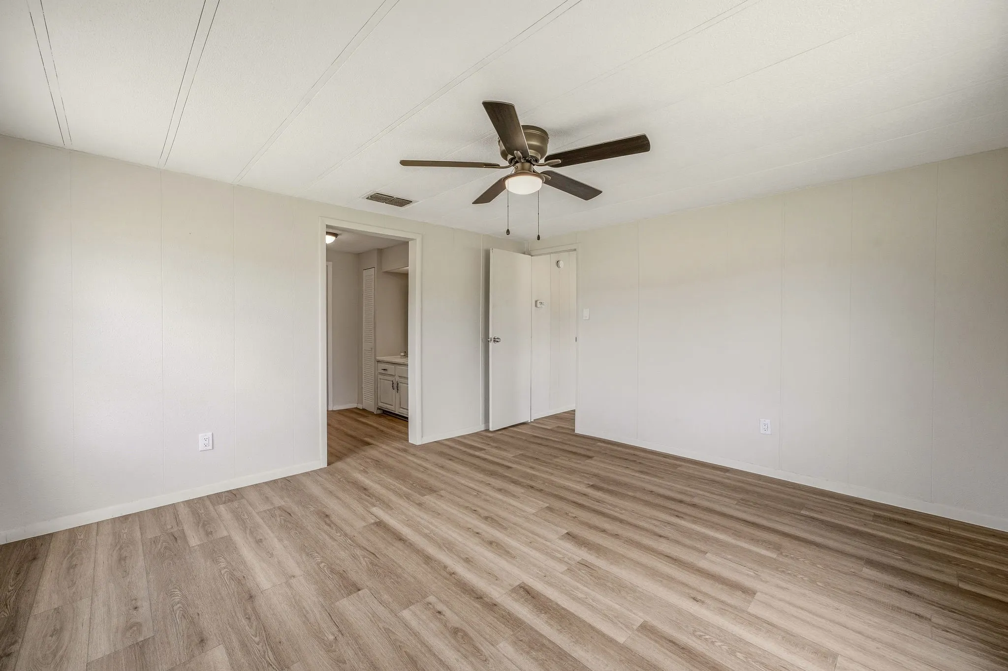 Mobile Home For Sale in Erath County , 4850 County Road 179, Stephenville, Texas 76401, 3 Bedroom, 2 Bathroom, Garage spaces, 1,680 Sqft, built in 1979, mls#21296406, Real Estate Agent in Stephenville, Homes For Sale in Erath county, Homes For Sale in Stephenville, Realtor in Stephenville Texas, Real Estate Brokerage Independent Realty Texas, Luminita Cordes Realtor