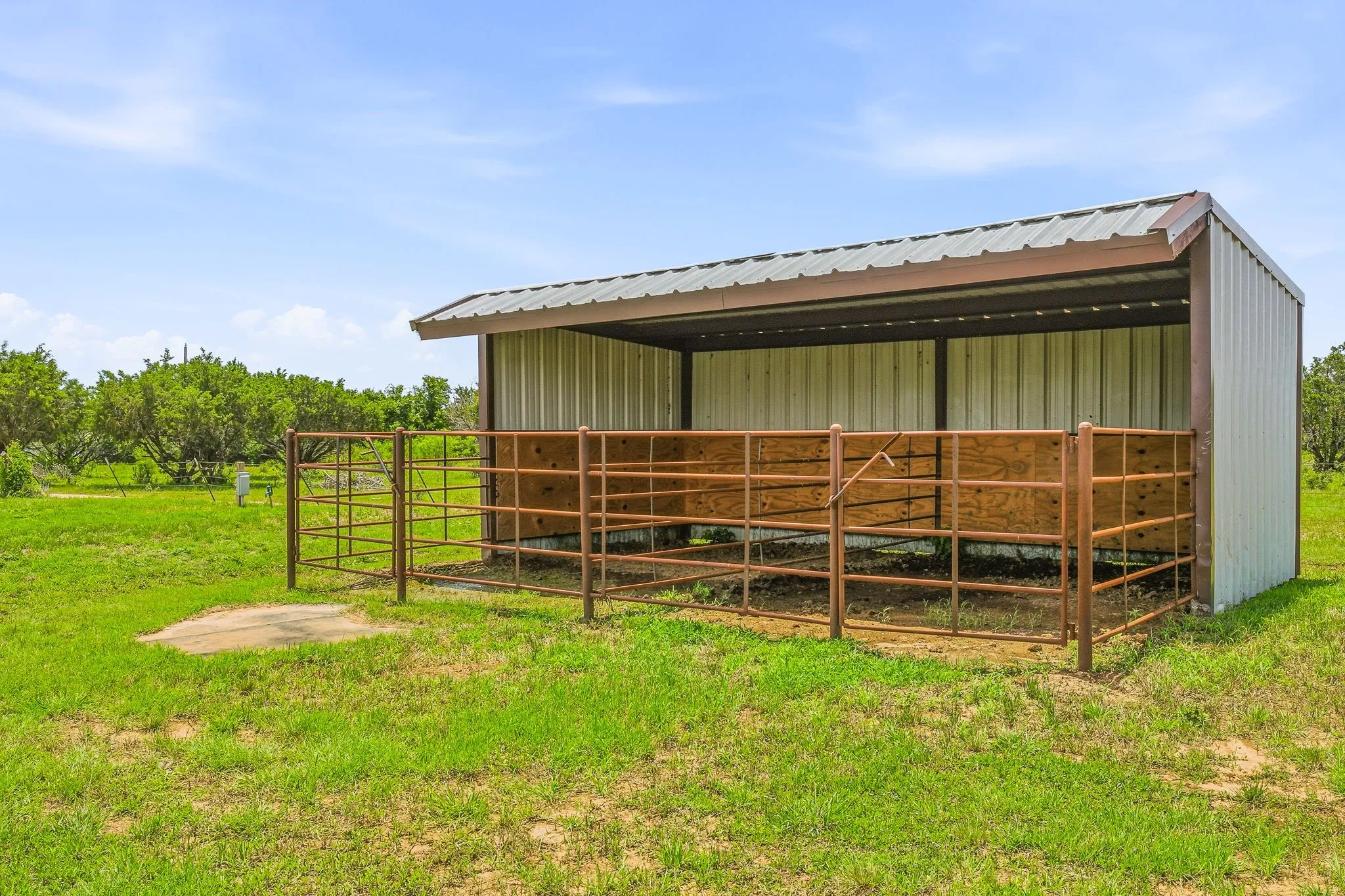Mobile Home For Sale in Erath County , 4850 County Road 179, Stephenville, Texas 76401, 3 Bedroom, 2 Bathroom, Garage spaces, 1,680 Sqft, built in 1979, mls#21296406, Real Estate Agent in Stephenville, Homes For Sale in Erath county, Homes For Sale in Stephenville, Realtor in Stephenville Texas, Real Estate Brokerage Independent Realty Texas, Luminita Cordes Realtor