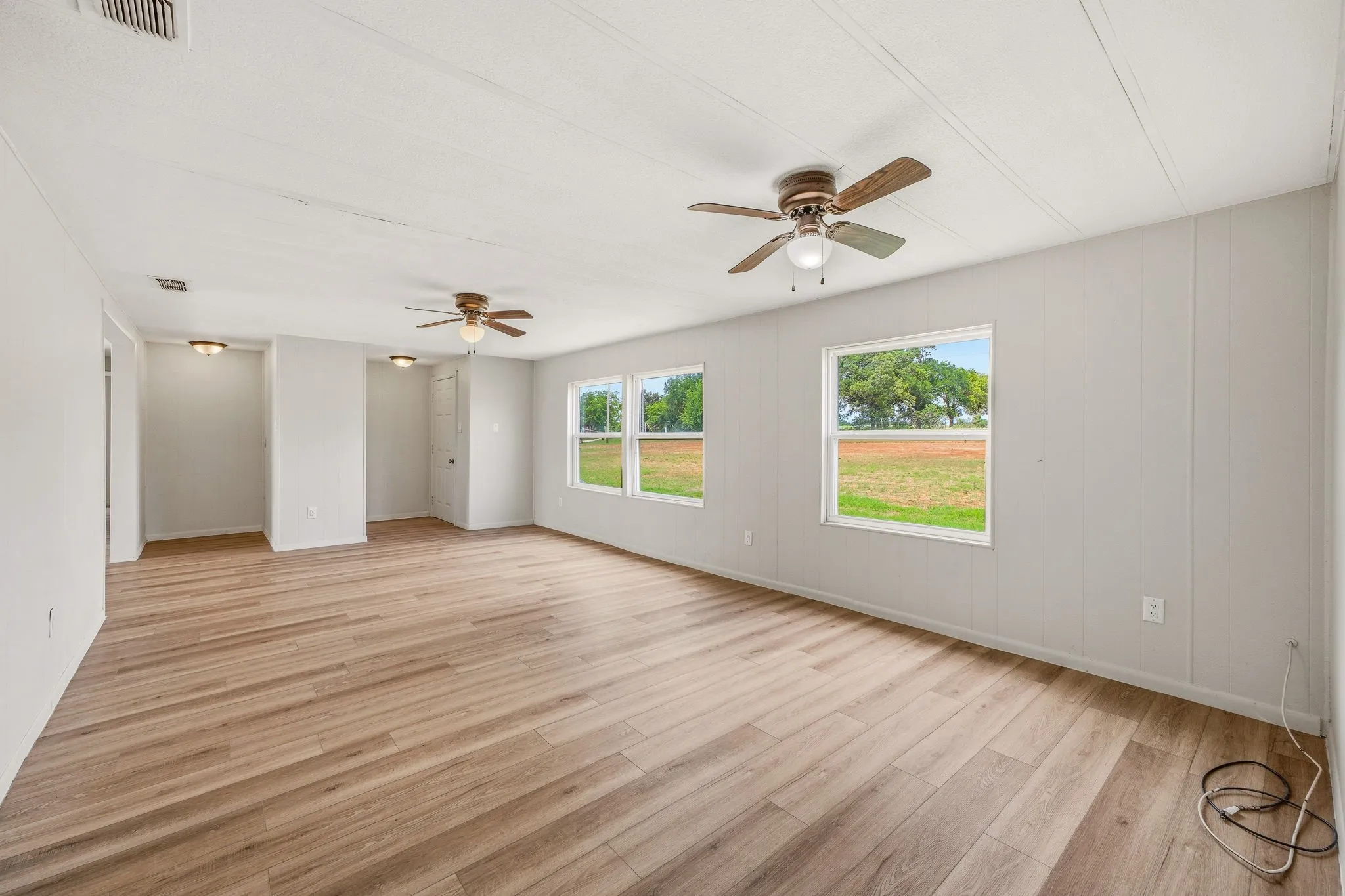 Mobile Home For Sale in Erath County , 4850 County Road 179, Stephenville, Texas 76401, 3 Bedroom, 2 Bathroom, Garage spaces, 1,680 Sqft, built in 1979, mls#21296406, Real Estate Agent in Stephenville, Homes For Sale in Erath county, Homes For Sale in Stephenville, Realtor in Stephenville Texas, Real Estate Brokerage Independent Realty Texas, Luminita Cordes Realtor