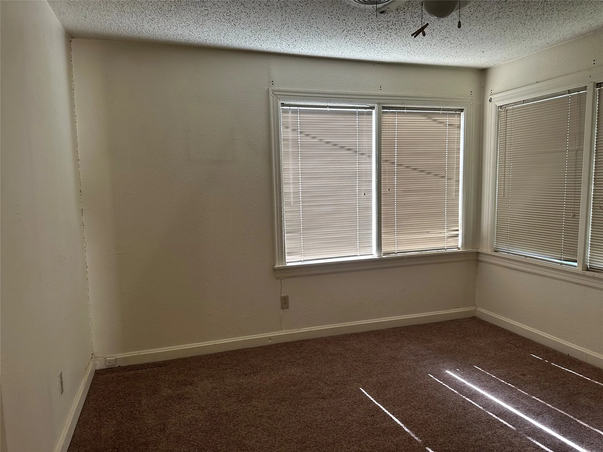 Single Family Residence For Rent in Taylor County , 2926 S 12th Street, Abilene, Texas 79605, 2 Bedroom, 1 Bathroom, Garage spaces, 840 Sqft, built in 1948, mls#21296677, Real Estate Agent in Abilene, Homes For Rent in Taylor county, Homes For Rent in Abilene, Realtor in Abilene Texas, Real Estate Brokerage Independent Realty Texas, Luminita Cordes Realtor