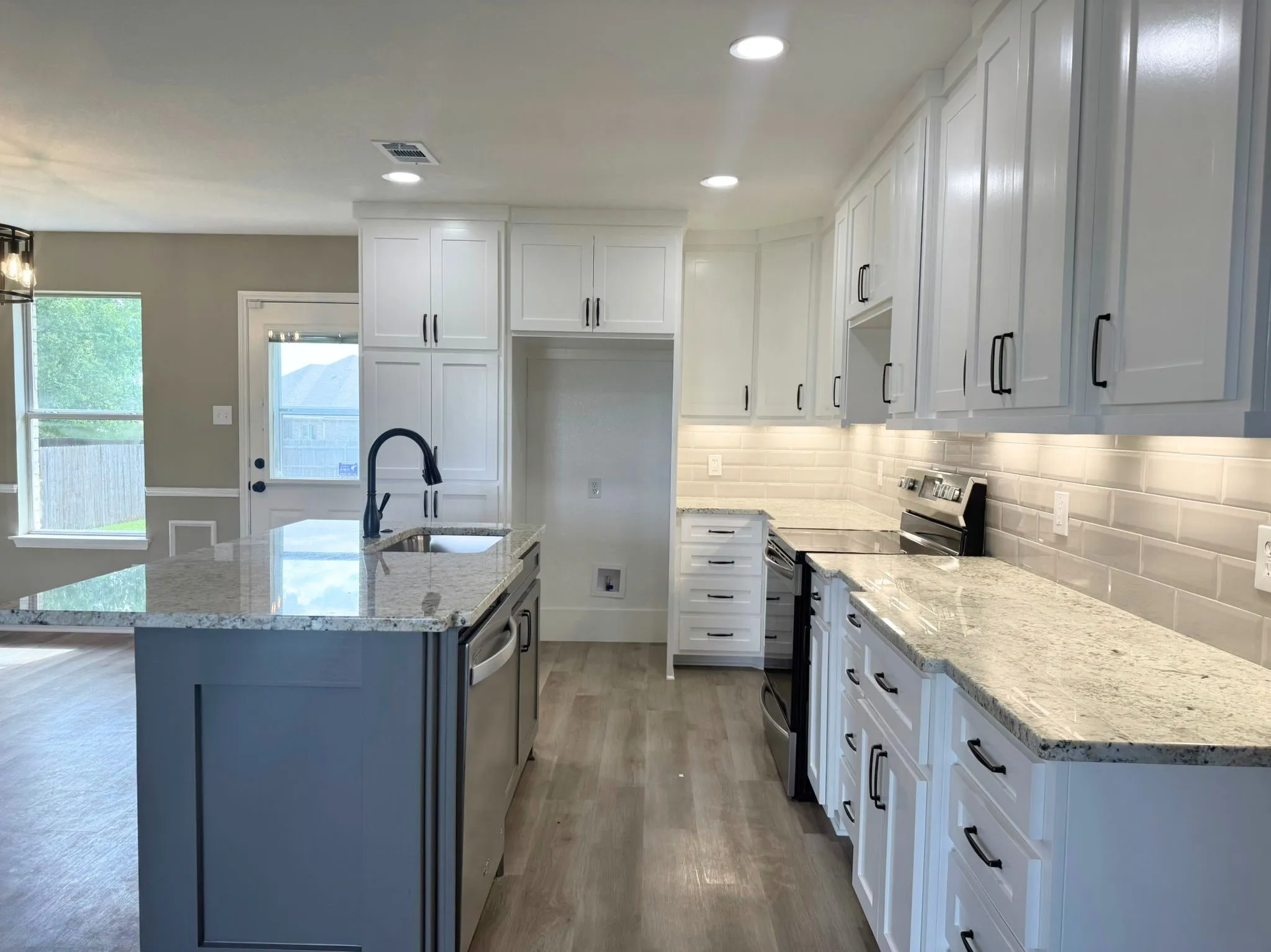 Single Family Residence For Sale in Hood County , 3000 Meandering Way, Granbury, Texas 76049, 3 Bedroom, 2 Bathroom, 2 Garage spaces, 1,191 Sqft, built in 2002, mls#21293389, Real Estate Agent in Granbury, Homes For Sale in Hood county, Homes For Sale in Granbury, Realtor in Granbury Texas, Real Estate Brokerage Independent Realty Texas, Luminita Cordes Realtor