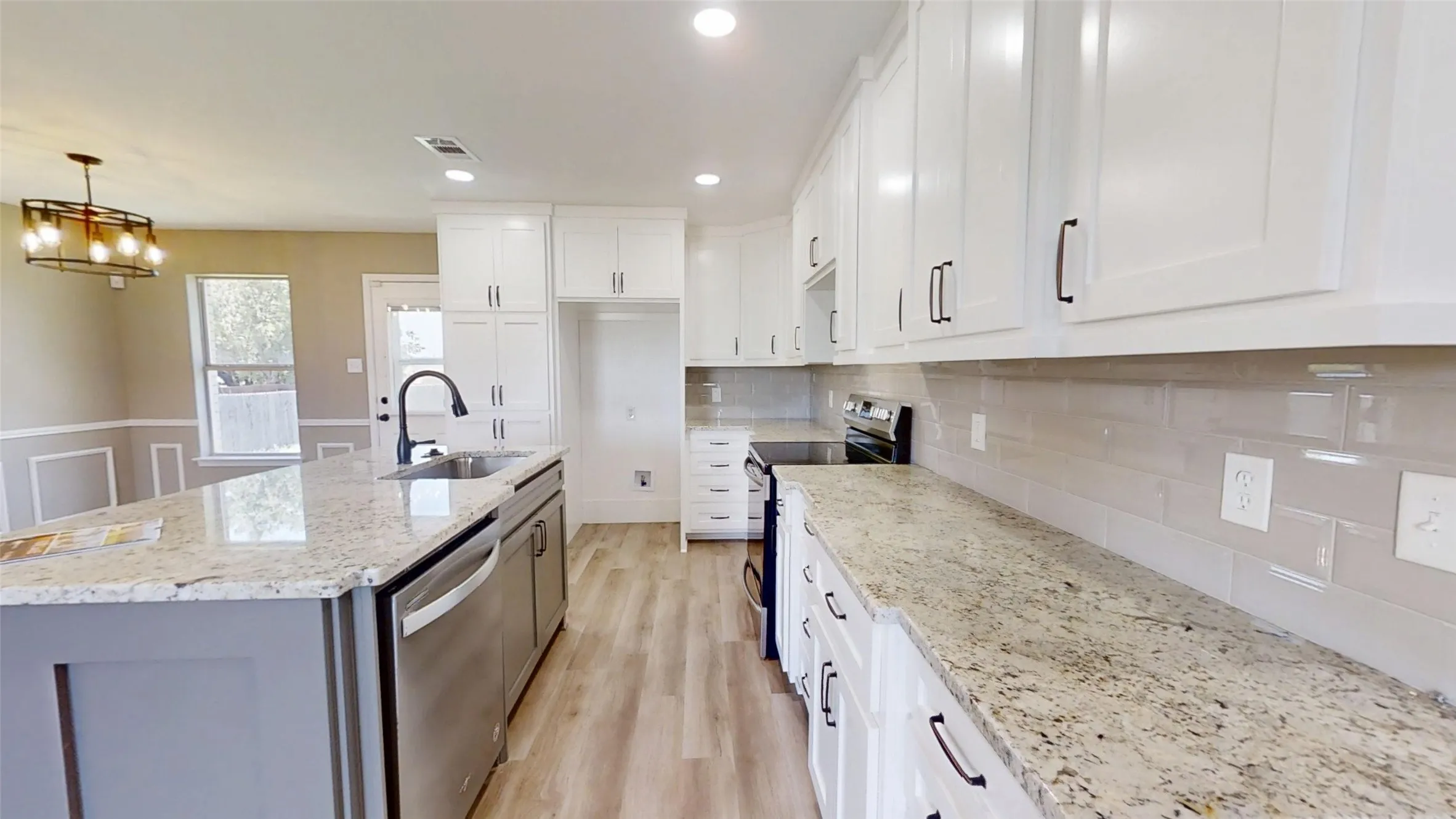 Single Family Residence For Sale in Hood County , 3000 Meandering Way, Granbury, Texas 76049, 3 Bedroom, 2 Bathroom, 2 Garage spaces, 1,191 Sqft, built in 2002, mls#21293389, Real Estate Agent in Granbury, Homes For Sale in Hood county, Homes For Sale in Granbury, Realtor in Granbury Texas, Real Estate Brokerage Independent Realty Texas, Luminita Cordes Realtor