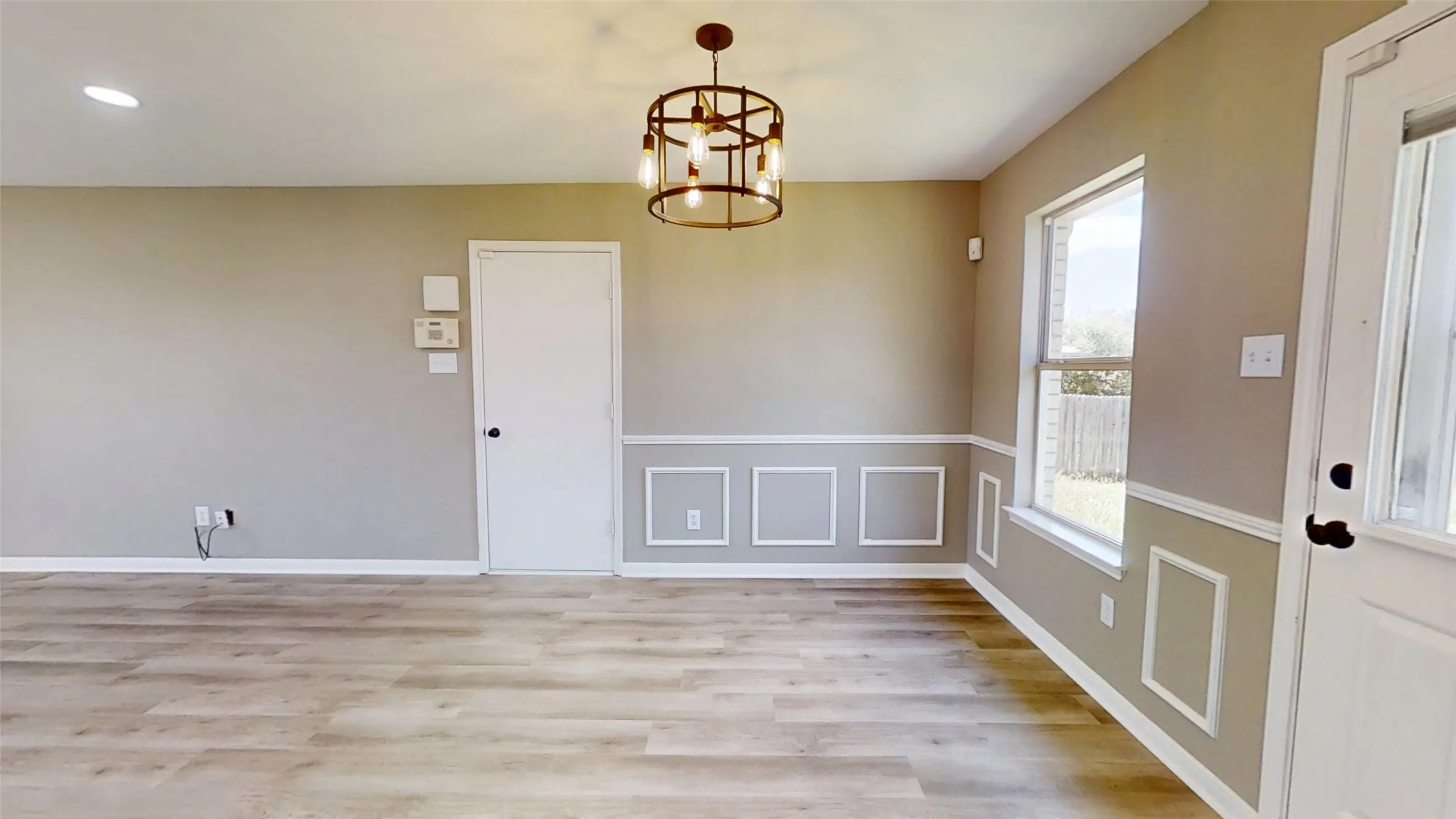 Single Family Residence For Sale in Hood County , 3000 Meandering Way, Granbury, Texas 76049, 3 Bedroom, 2 Bathroom, 2 Garage spaces, 1,191 Sqft, built in 2002, mls#21293389, Real Estate Agent in Granbury, Homes For Sale in Hood county, Homes For Sale in Granbury, Realtor in Granbury Texas, Real Estate Brokerage Independent Realty Texas, Luminita Cordes Realtor