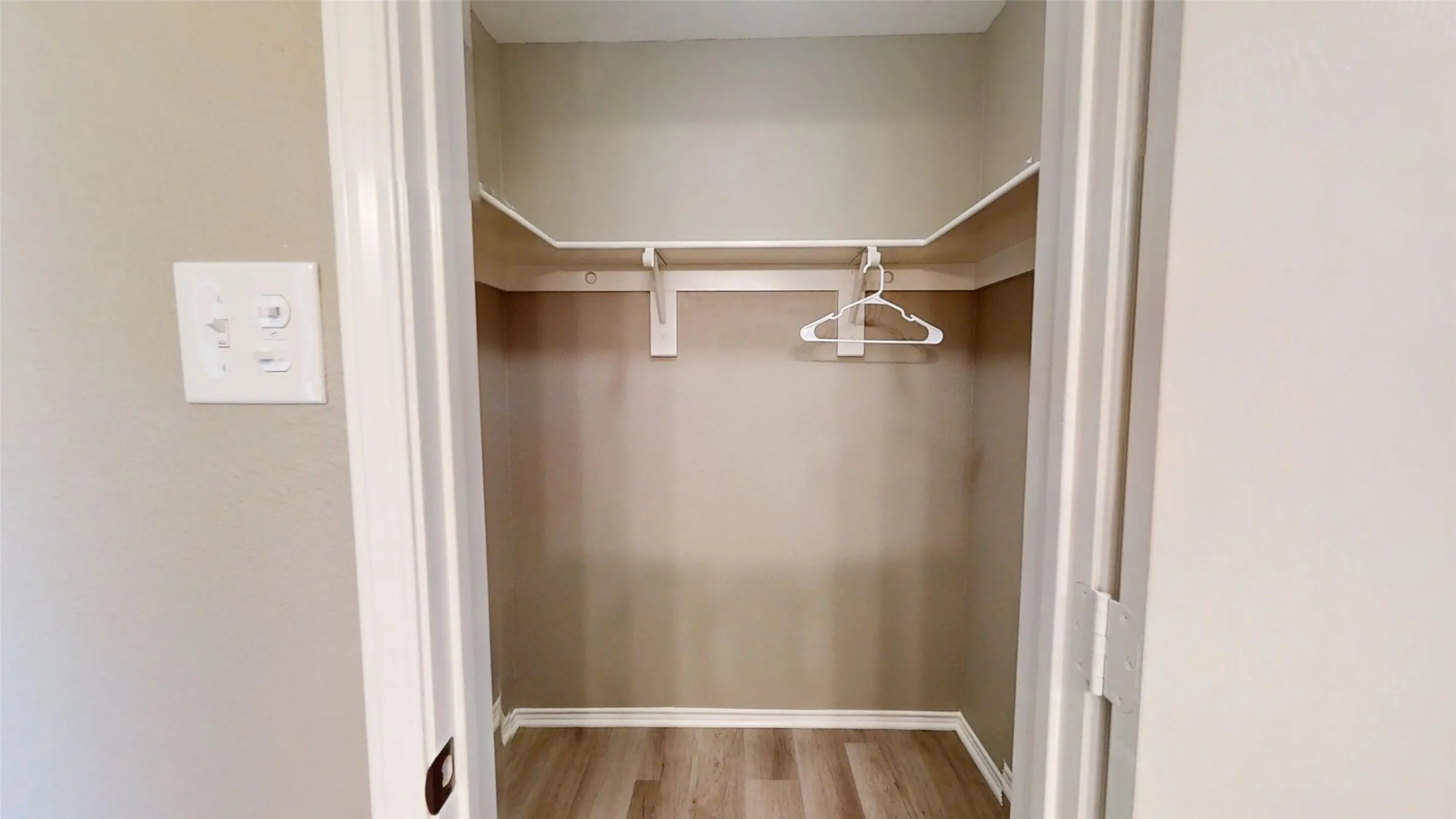 Single Family Residence For Sale in Hood County , 3000 Meandering Way, Granbury, Texas 76049, 3 Bedroom, 2 Bathroom, 2 Garage spaces, 1,191 Sqft, built in 2002, mls#21293389, Real Estate Agent in Granbury, Homes For Sale in Hood county, Homes For Sale in Granbury, Realtor in Granbury Texas, Real Estate Brokerage Independent Realty Texas, Luminita Cordes Realtor