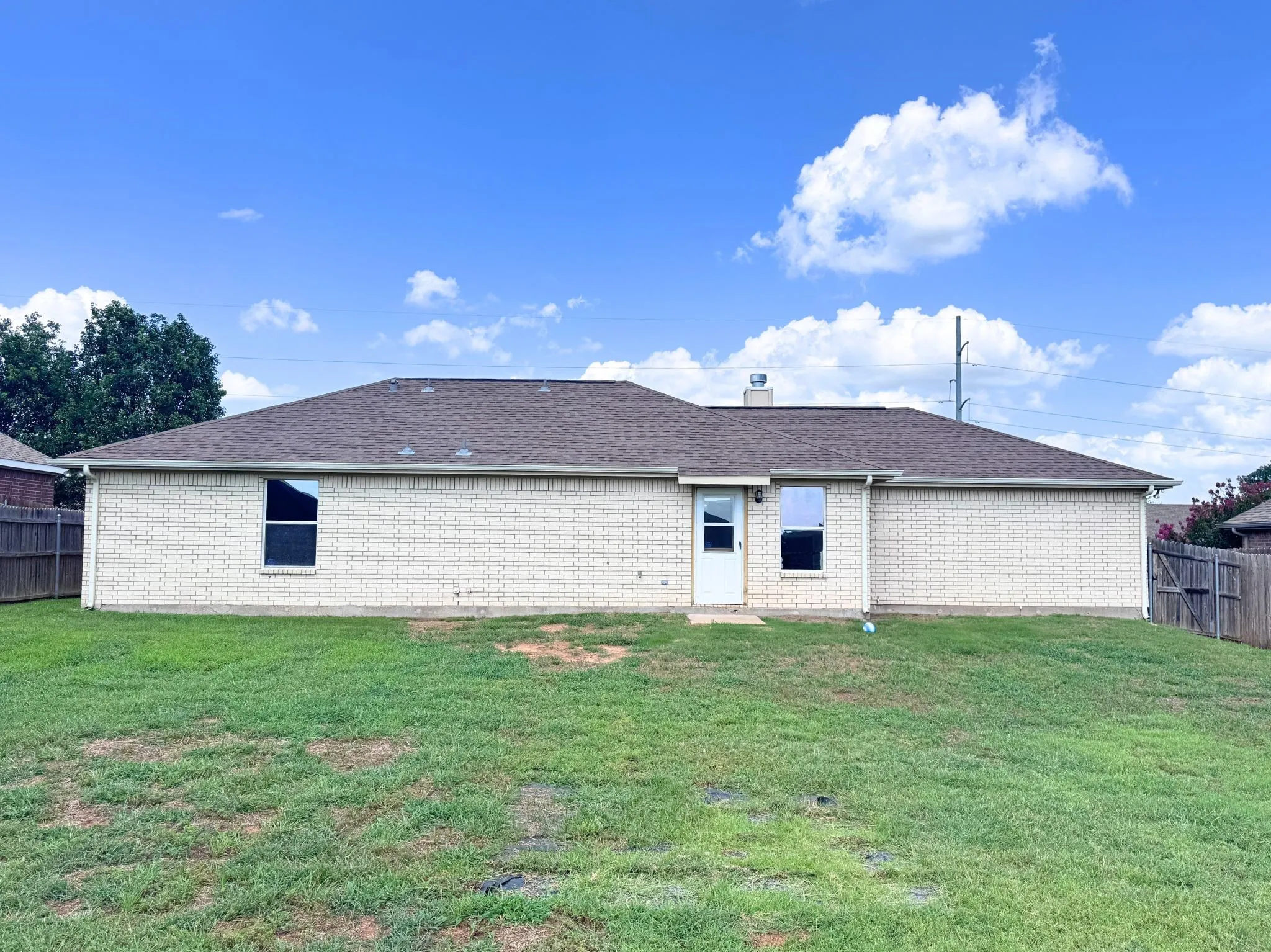 Single Family Residence For Sale in Hood County , 3000 Meandering Way, Granbury, Texas 76049, 3 Bedroom, 2 Bathroom, 2 Garage spaces, 1,191 Sqft, built in 2002, mls#21293389, Real Estate Agent in Granbury, Homes For Sale in Hood county, Homes For Sale in Granbury, Realtor in Granbury Texas, Real Estate Brokerage Independent Realty Texas, Luminita Cordes Realtor