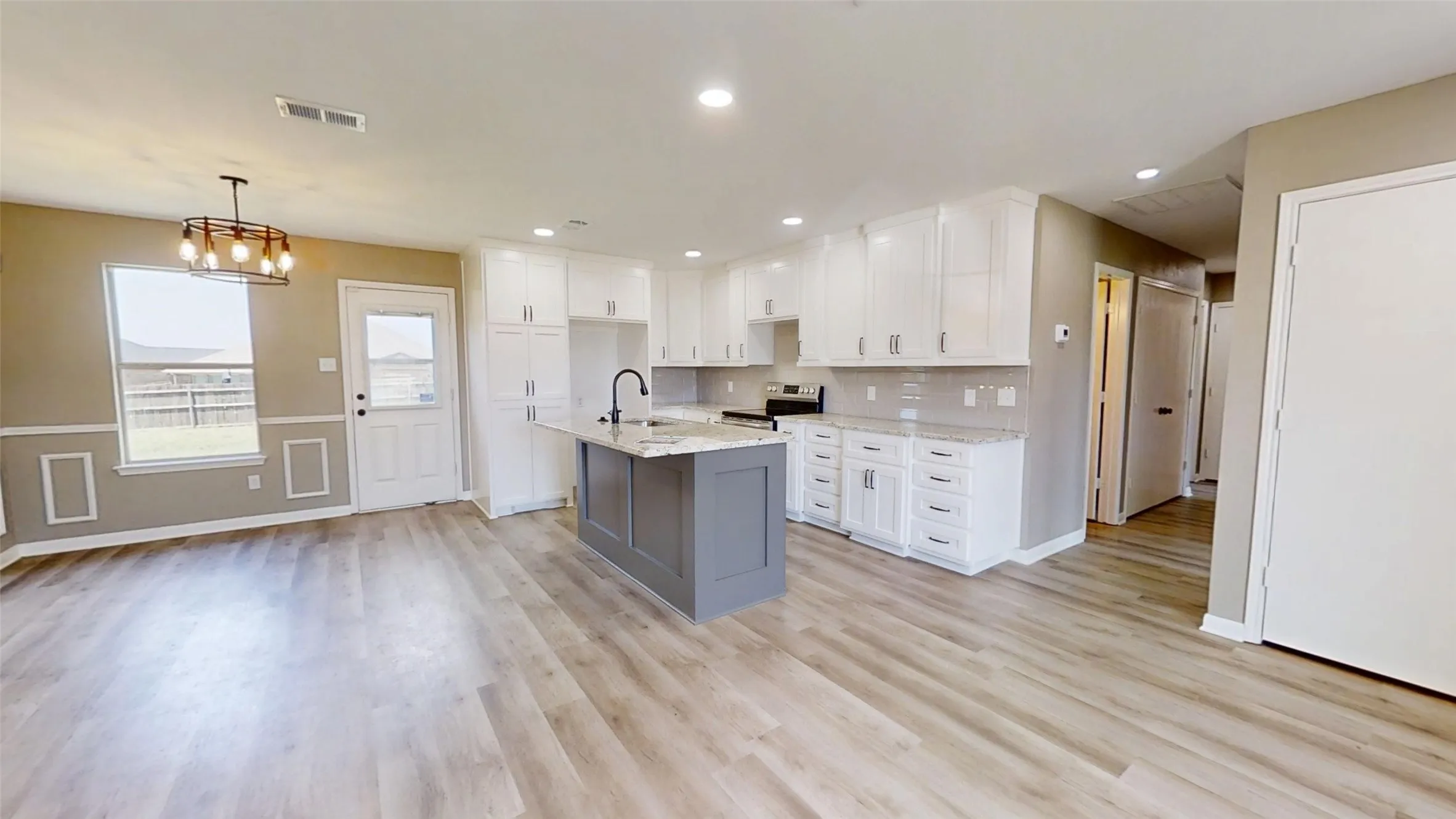 Single Family Residence For Sale in Hood County , 3000 Meandering Way, Granbury, Texas 76049, 3 Bedroom, 2 Bathroom, 2 Garage spaces, 1,191 Sqft, built in 2002, mls#21293389, Real Estate Agent in Granbury, Homes For Sale in Hood county, Homes For Sale in Granbury, Realtor in Granbury Texas, Real Estate Brokerage Independent Realty Texas, Luminita Cordes Realtor