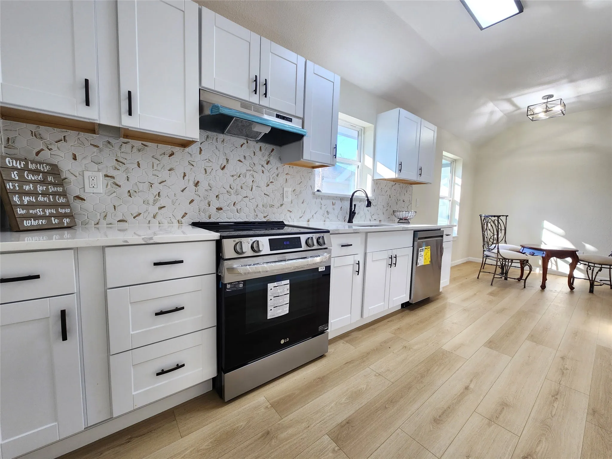 Single Family Residence For Rent in Hunt County , 4205 Stuart Street, Greenville, Texas 75401, 3 Bedroom, 2 Bathroom, Garage spaces, 1,228 Sqft, built in 1960, mls#21296694, Real Estate Agent in Greenville, Homes For Rent in Hunt county, Homes For Rent in Greenville, Realtor in Greenville Texas, Real Estate Brokerage Independent Realty Texas, Luminita Cordes Realtor