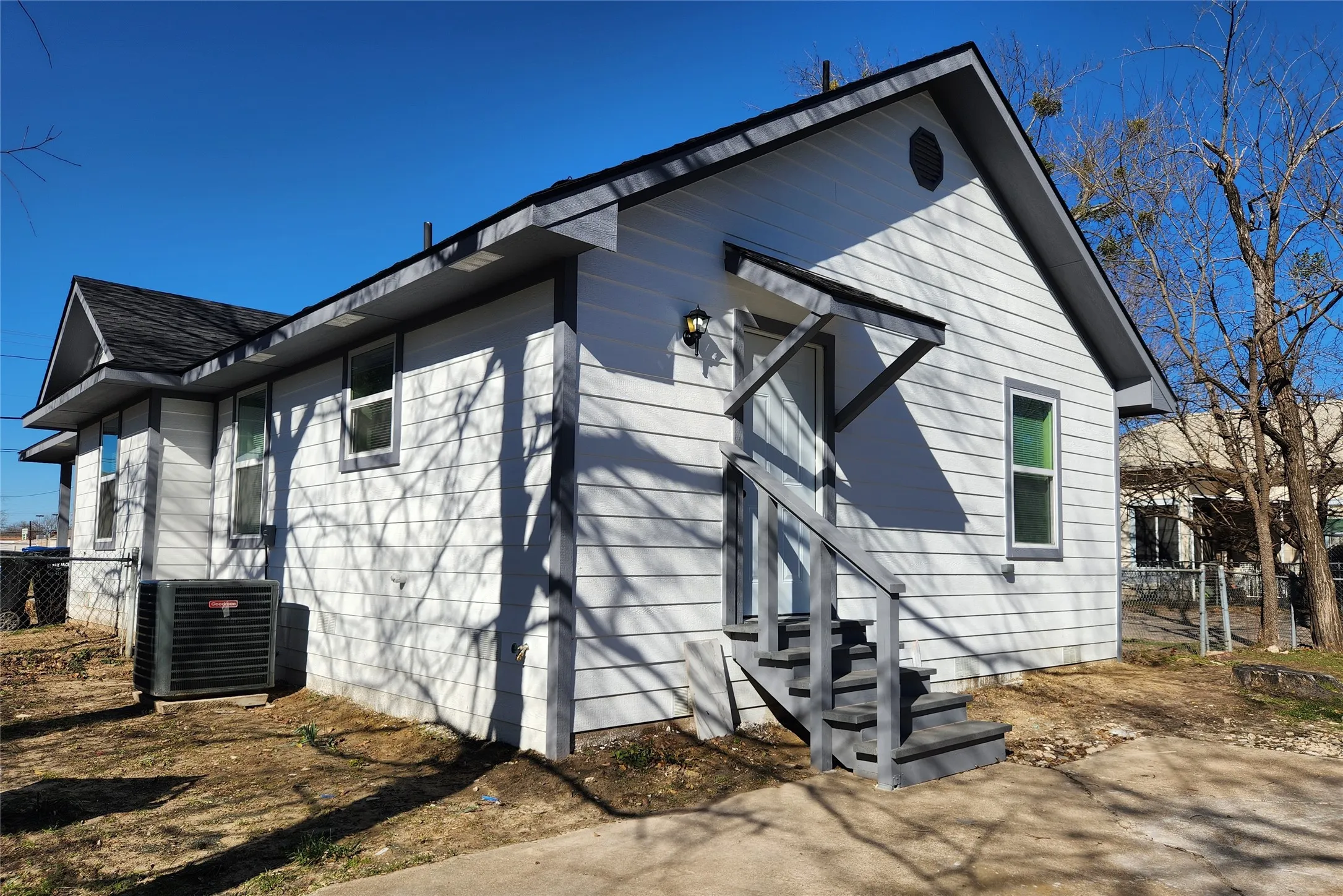 Single Family Residence For Rent in Hunt County , 4205 Stuart Street, Greenville, Texas 75401, 3 Bedroom, 2 Bathroom, Garage spaces, 1,228 Sqft, built in 1960, mls#21296694, Real Estate Agent in Greenville, Homes For Rent in Hunt county, Homes For Rent in Greenville, Realtor in Greenville Texas, Real Estate Brokerage Independent Realty Texas, Luminita Cordes Realtor