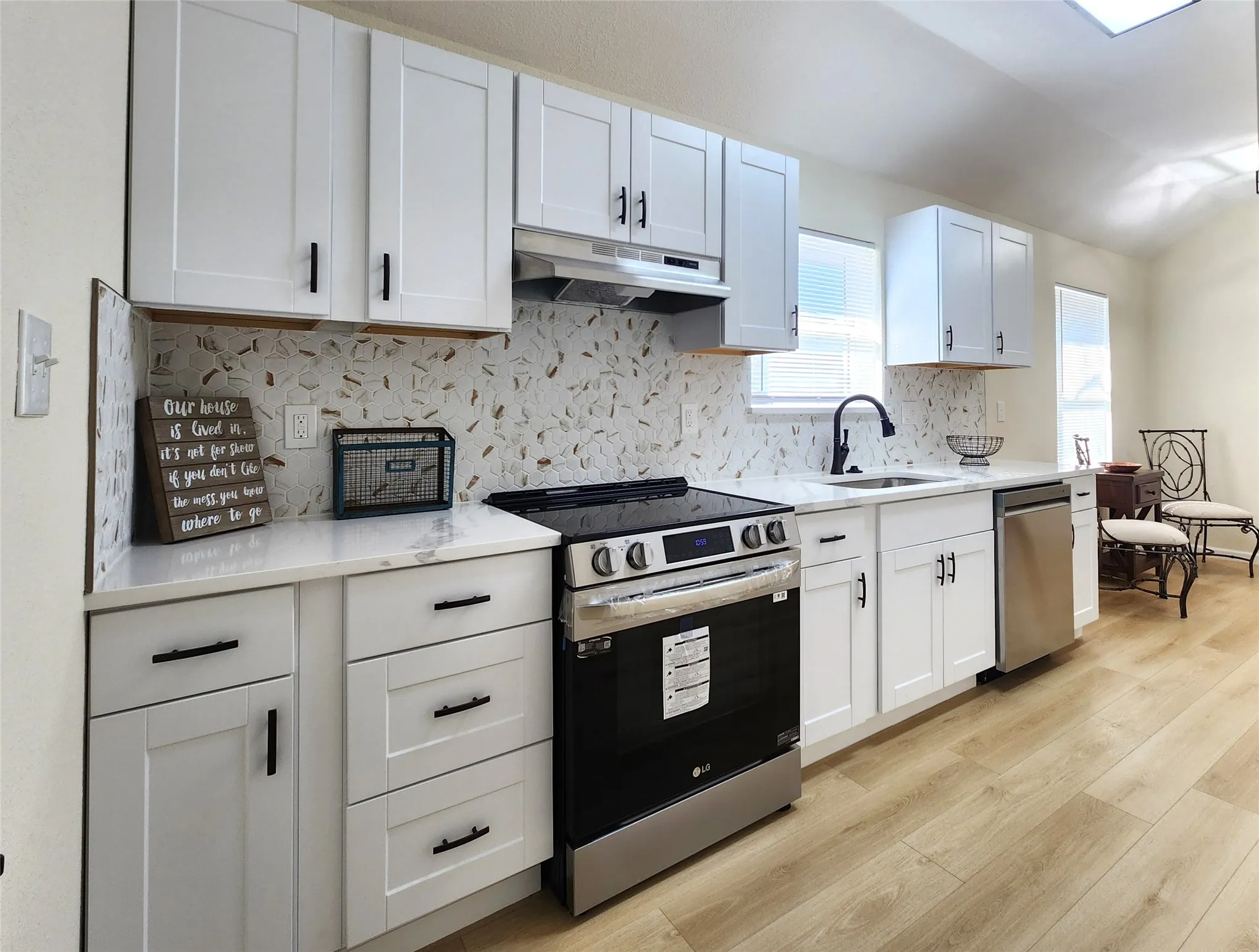 Single Family Residence For Rent in Hunt County , 4205 Stuart Street, Greenville, Texas 75401, 3 Bedroom, 2 Bathroom, Garage spaces, 1,228 Sqft, built in 1960, mls#21296694, Real Estate Agent in Greenville, Homes For Rent in Hunt county, Homes For Rent in Greenville, Realtor in Greenville Texas, Real Estate Brokerage Independent Realty Texas, Luminita Cordes Realtor