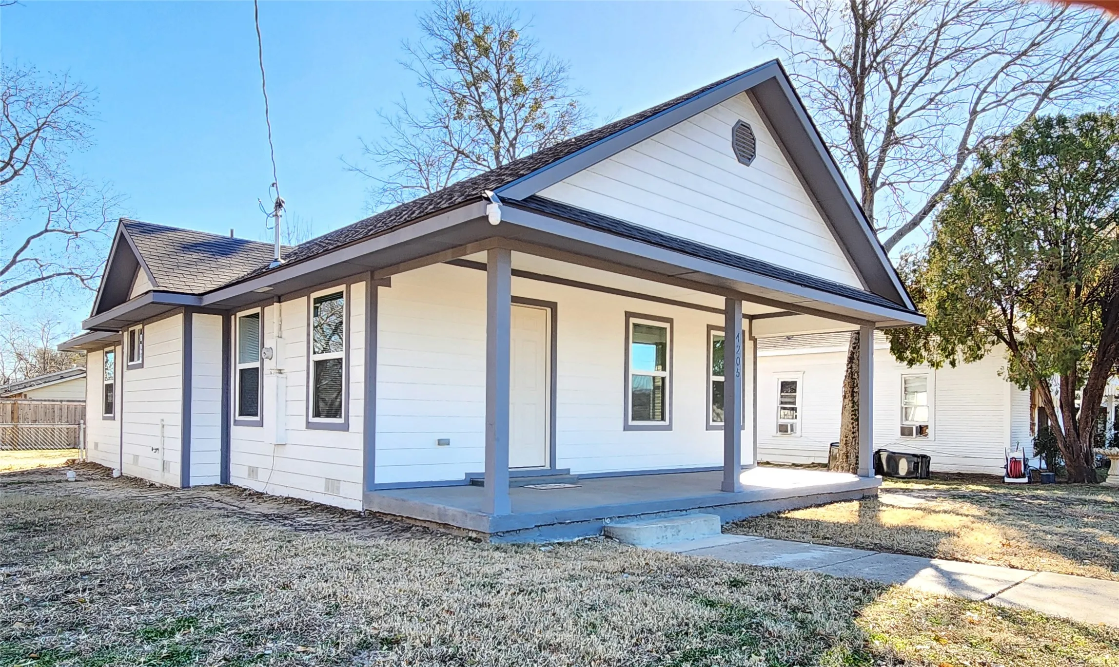 Single Family Residence For Rent in Hunt County , 4205 Stuart Street, Greenville, Texas 75401, 3 Bedroom, 2 Bathroom, Garage spaces, 1,228 Sqft, built in 1960, mls#21296694, Real Estate Agent in Greenville, Homes For Rent in Hunt county, Homes For Rent in Greenville, Realtor in Greenville Texas, Real Estate Brokerage Independent Realty Texas, Luminita Cordes Realtor
