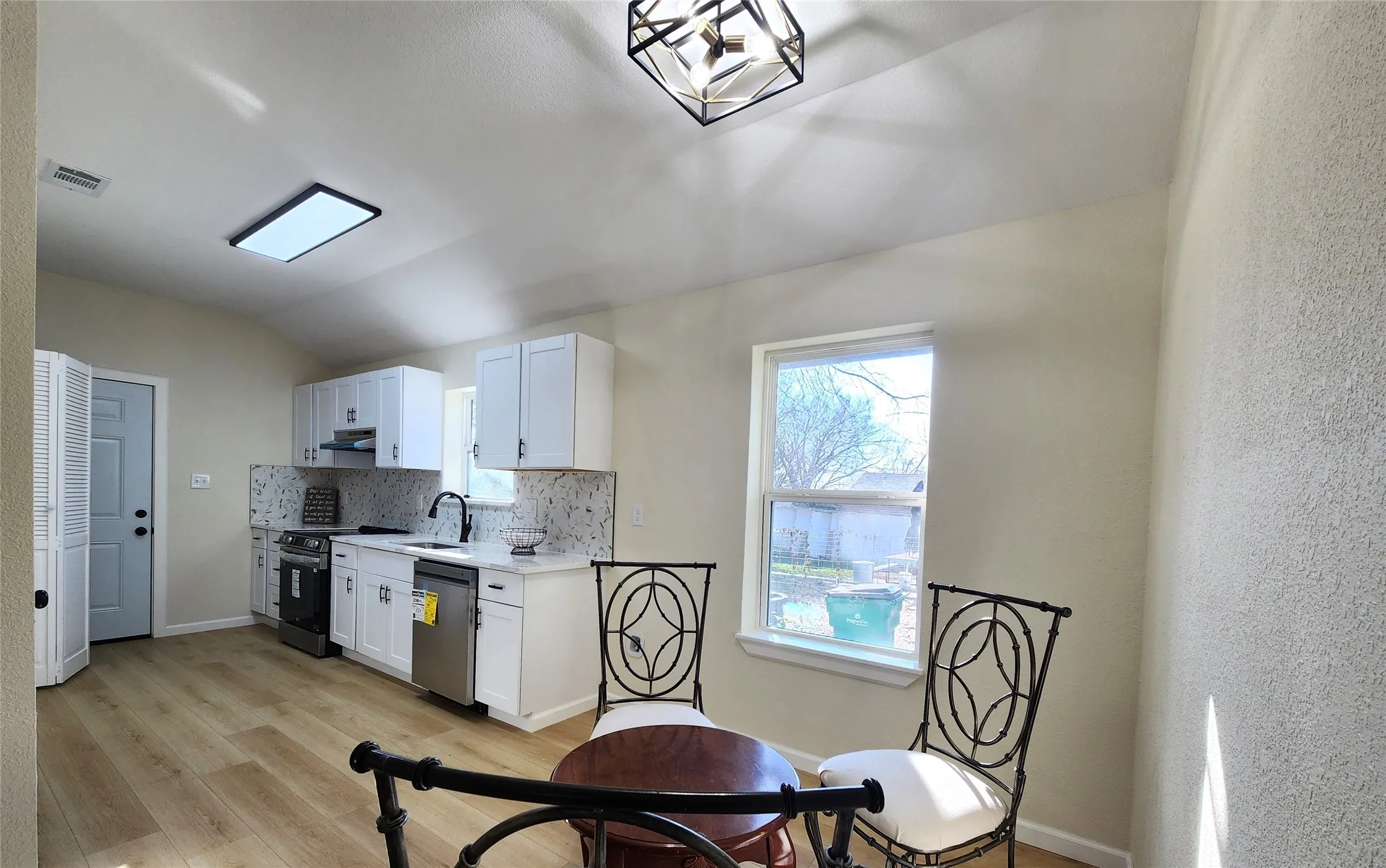 Single Family Residence For Rent in Hunt County , 4205 Stuart Street, Greenville, Texas 75401, 3 Bedroom, 2 Bathroom, Garage spaces, 1,228 Sqft, built in 1960, mls#21296694, Real Estate Agent in Greenville, Homes For Rent in Hunt county, Homes For Rent in Greenville, Realtor in Greenville Texas, Real Estate Brokerage Independent Realty Texas, Luminita Cordes Realtor