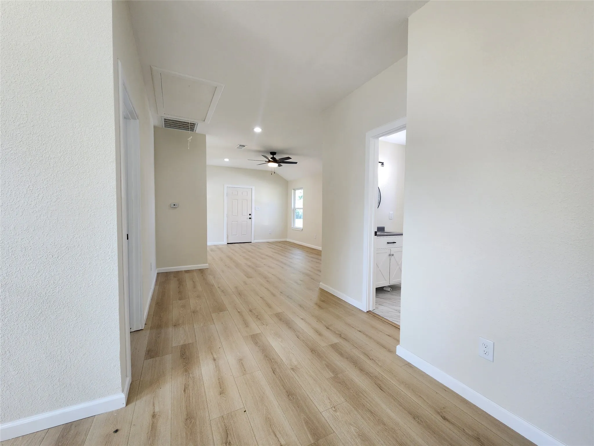 Single Family Residence For Rent in Hunt County , 4205 Stuart Street, Greenville, Texas 75401, 3 Bedroom, 2 Bathroom, Garage spaces, 1,228 Sqft, built in 1960, mls#21296694, Real Estate Agent in Greenville, Homes For Rent in Hunt county, Homes For Rent in Greenville, Realtor in Greenville Texas, Real Estate Brokerage Independent Realty Texas, Luminita Cordes Realtor