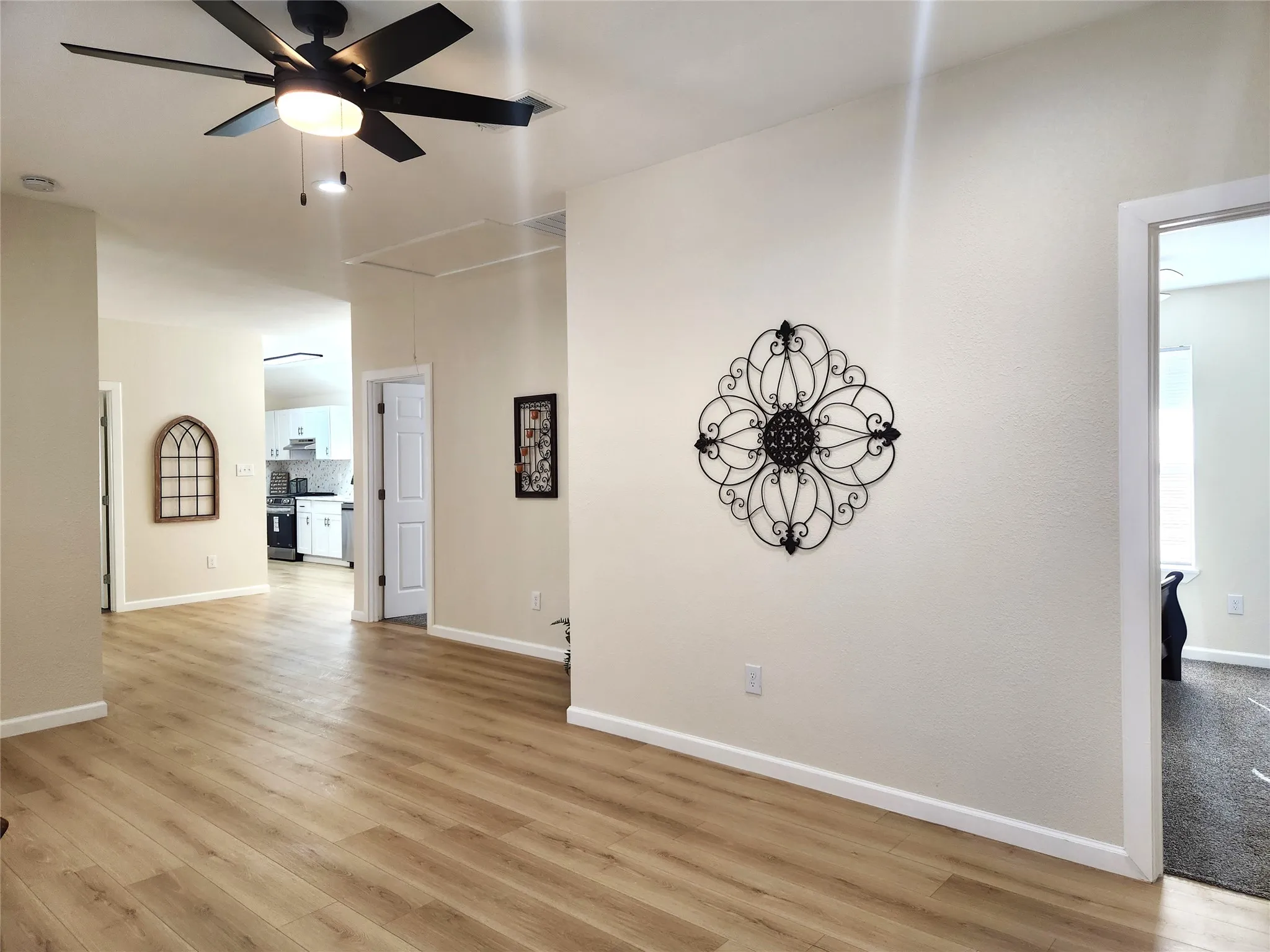 Single Family Residence For Rent in Hunt County , 4205 Stuart Street, Greenville, Texas 75401, 3 Bedroom, 2 Bathroom, Garage spaces, 1,228 Sqft, built in 1960, mls#21296694, Real Estate Agent in Greenville, Homes For Rent in Hunt county, Homes For Rent in Greenville, Realtor in Greenville Texas, Real Estate Brokerage Independent Realty Texas, Luminita Cordes Realtor