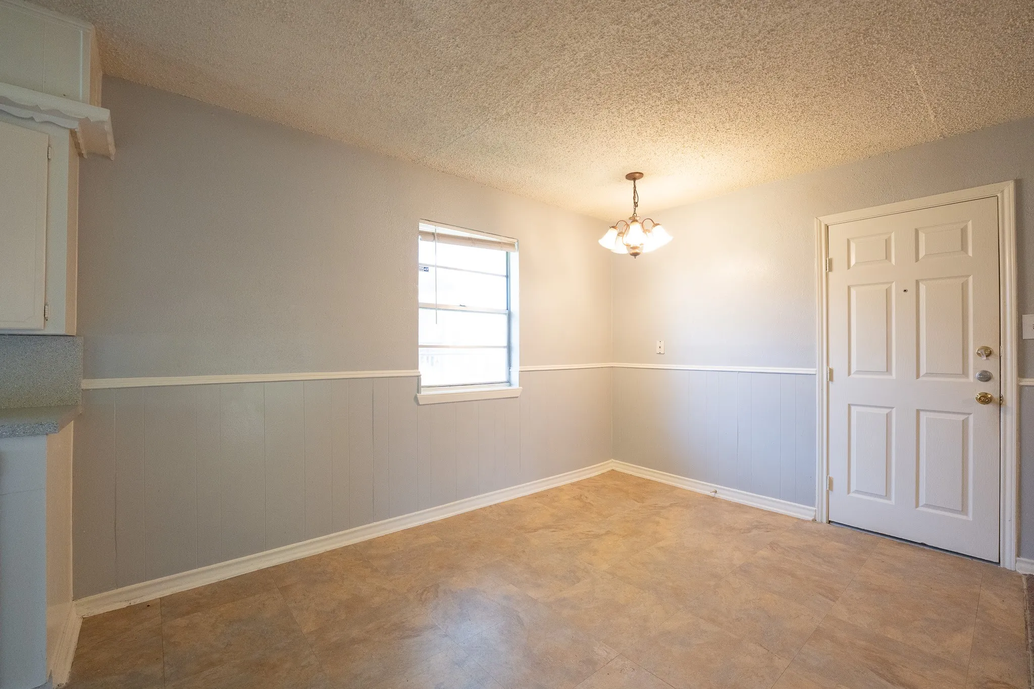 Single Family Residence For Rent in Dallas County , 614 N Young Boulevard, De Soto, Texas 75115, 3 Bedroom, 2 Bathroom, 2 Garage spaces, 1,709 Sqft, built in 1964, mls#21296703, Real Estate Agent in De Soto, Homes For Rent in Dallas county, Homes For Rent in De Soto, Realtor in De Soto Texas, Real Estate Brokerage Independent Realty Texas, Luminita Cordes Realtor