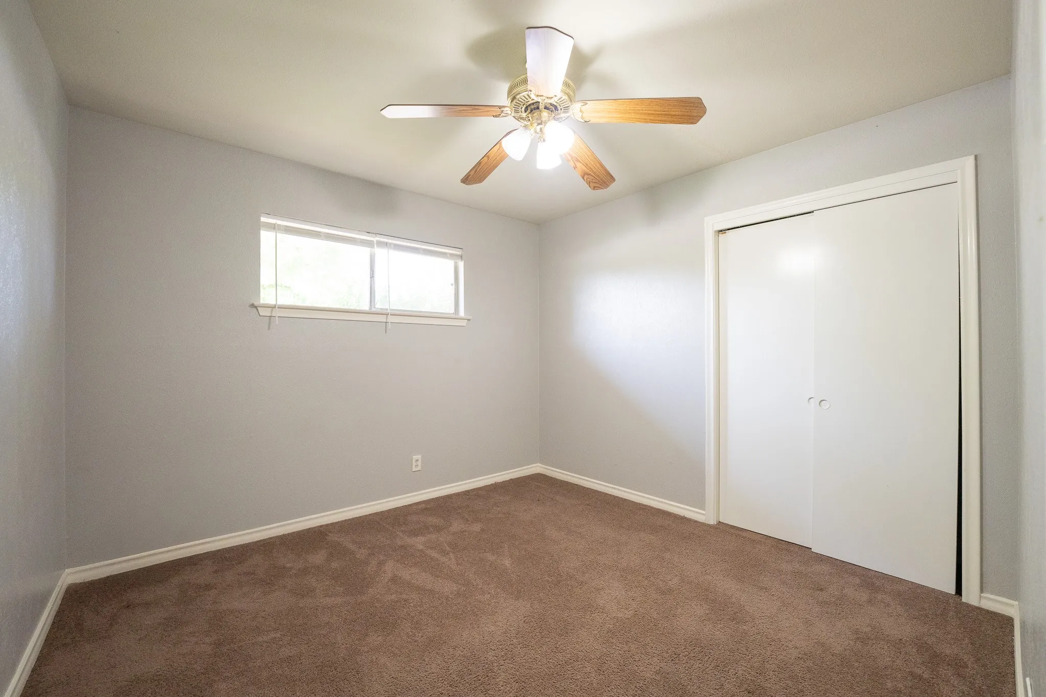 Single Family Residence For Rent in Dallas County , 614 N Young Boulevard, De Soto, Texas 75115, 3 Bedroom, 2 Bathroom, 2 Garage spaces, 1,709 Sqft, built in 1964, mls#21296703, Real Estate Agent in De Soto, Homes For Rent in Dallas county, Homes For Rent in De Soto, Realtor in De Soto Texas, Real Estate Brokerage Independent Realty Texas, Luminita Cordes Realtor