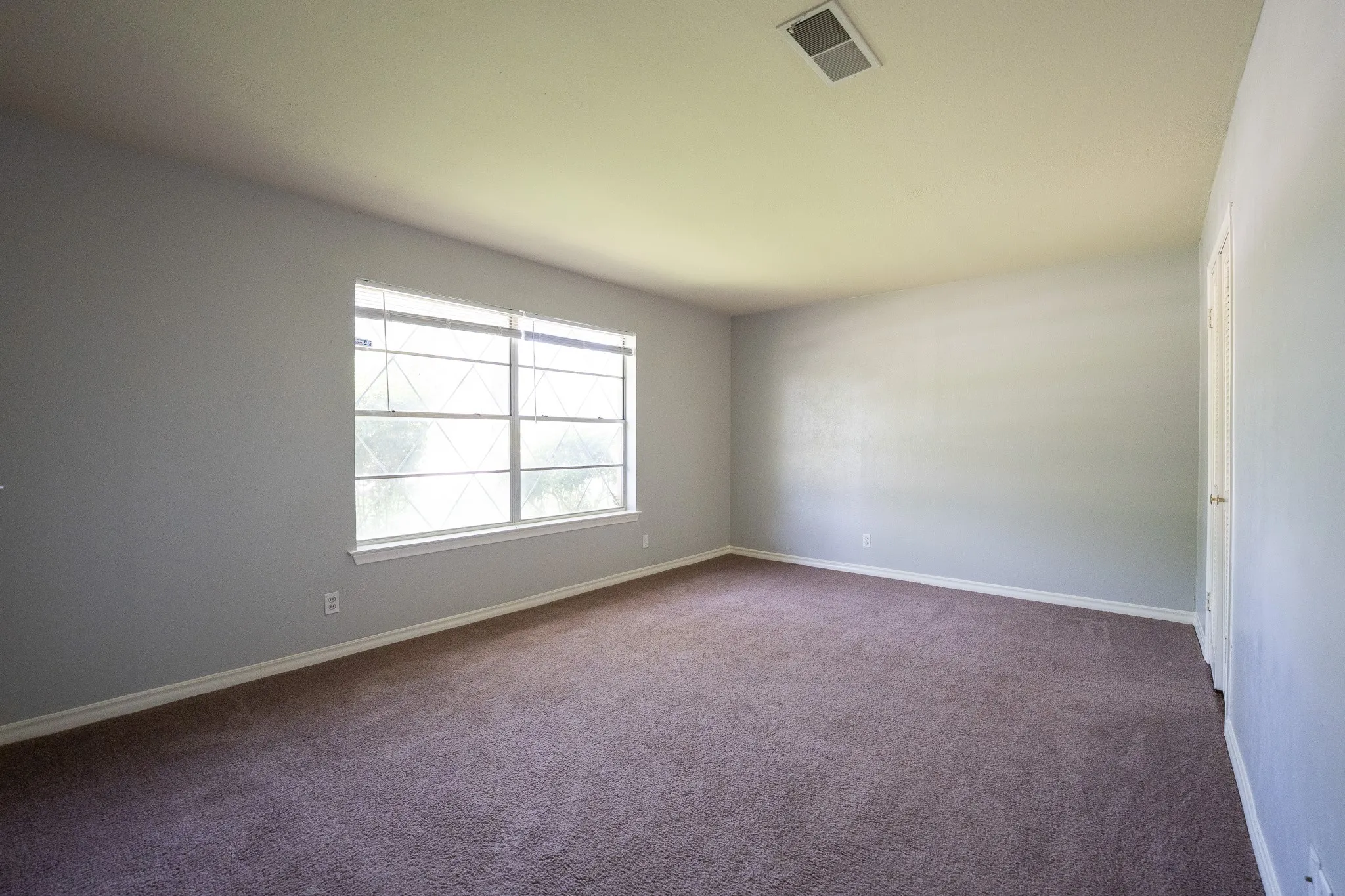 Single Family Residence For Rent in Dallas County , 614 N Young Boulevard, De Soto, Texas 75115, 3 Bedroom, 2 Bathroom, 2 Garage spaces, 1,709 Sqft, built in 1964, mls#21296703, Real Estate Agent in De Soto, Homes For Rent in Dallas county, Homes For Rent in De Soto, Realtor in De Soto Texas, Real Estate Brokerage Independent Realty Texas, Luminita Cordes Realtor