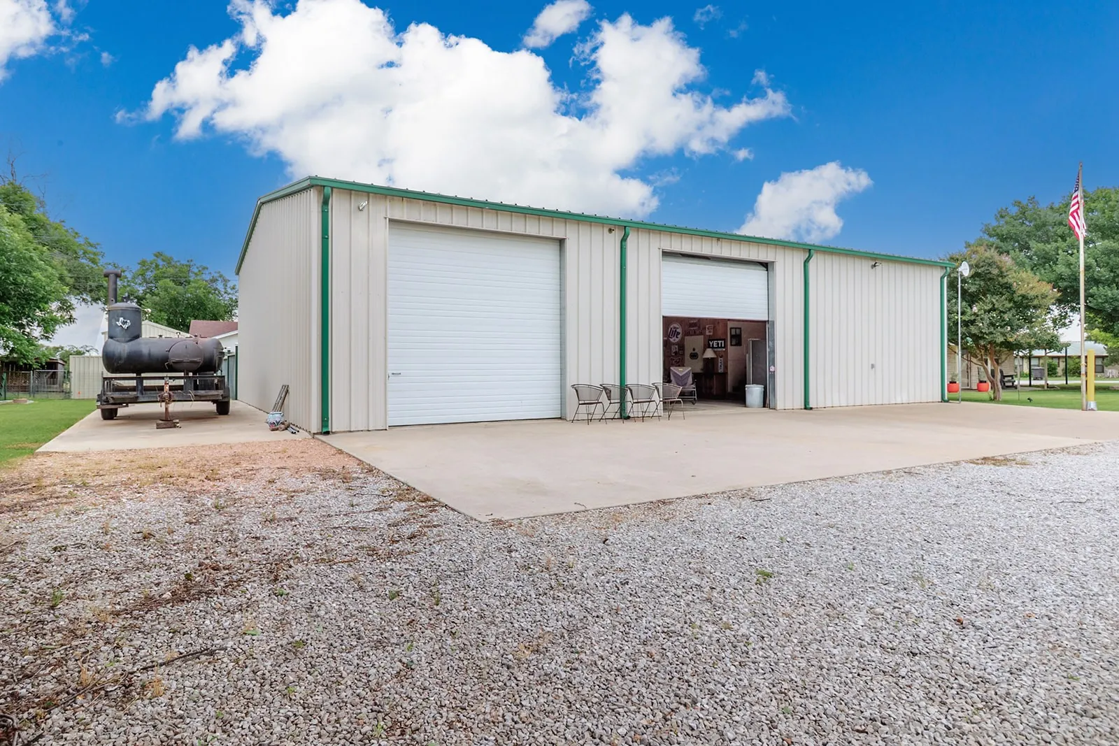 Single Family Residence For Sale in Mc Culloch County , 307 E Loop Drive, Brady, Texas 76825, 2 Bedrooms, 2 Bathrooms, 2 Garage spaces, 1,131 Sqft, built in 1980, Price $410,000, mls#21292943, Real Estate Agent in Brady, Homes For Sale in Mc Culloch county, Homes For Sale in Brady, Realtor in Brady Texas, Real Estate Brokerage Independent Realty Texas, Luminita Cordes Realtor
