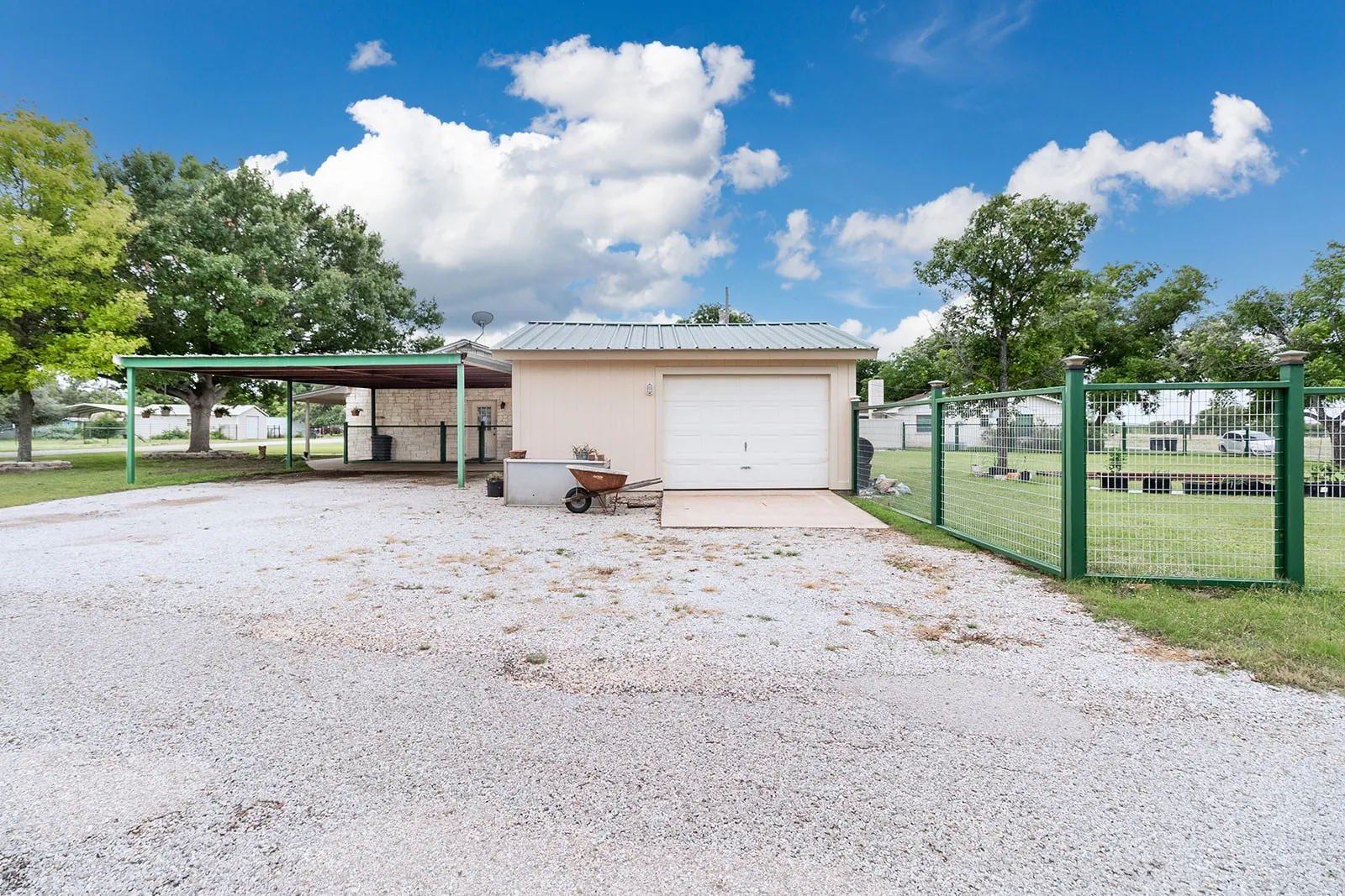 Single Family Residence For Sale in Mc Culloch County , 307 E Loop Drive, Brady, Texas 76825, 2 Bedrooms, 2 Bathrooms, 2 Garage spaces, 1,131 Sqft, built in 1980, Price $410,000, mls#21292943, Real Estate Agent in Brady, Homes For Sale in Mc Culloch county, Homes For Sale in Brady, Realtor in Brady Texas, Real Estate Brokerage Independent Realty Texas, Luminita Cordes Realtor