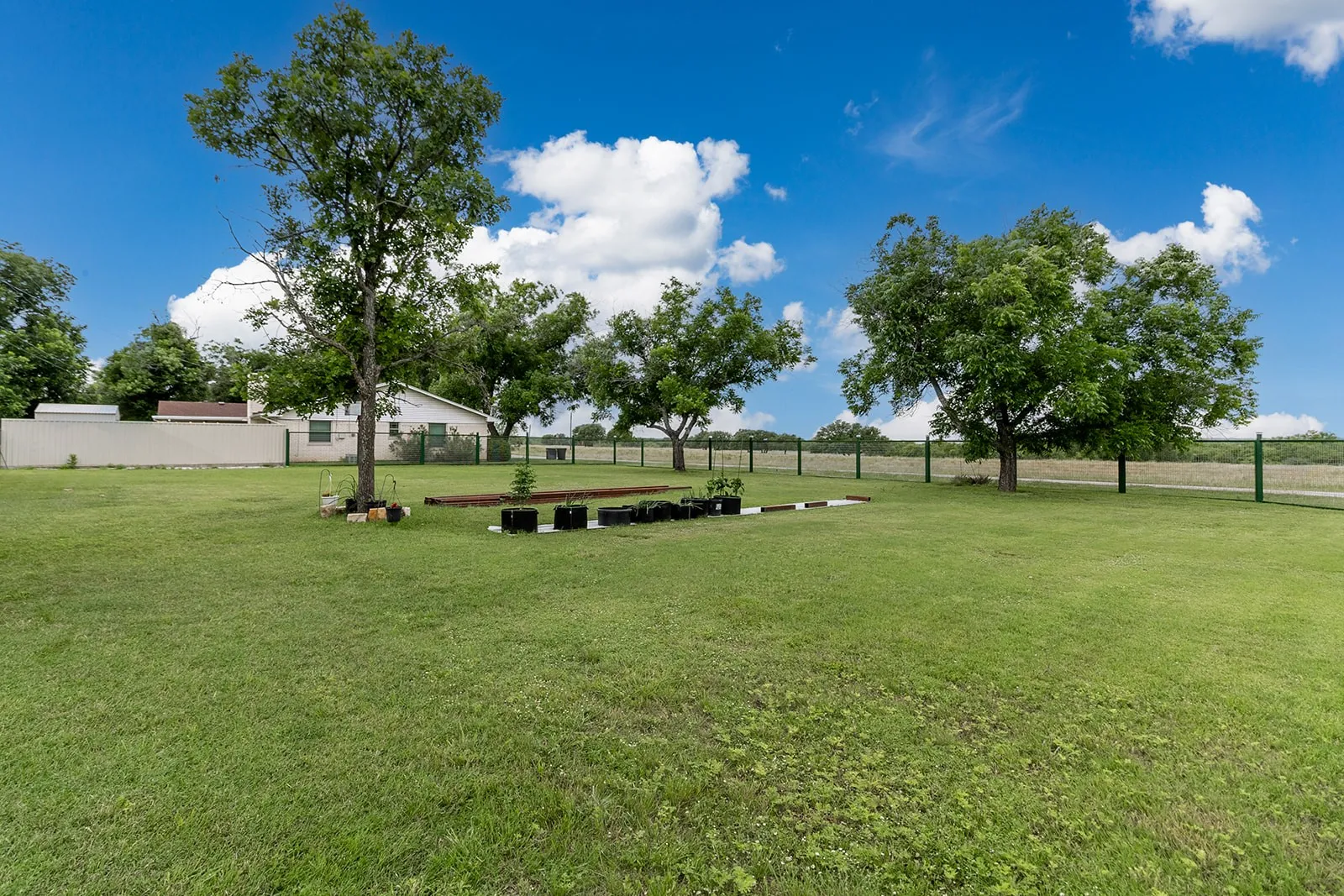 Single Family Residence For Sale in Mc Culloch County , 307 E Loop Drive, Brady, Texas 76825, 2 Bedrooms, 2 Bathrooms, 2 Garage spaces, 1,131 Sqft, built in 1980, Price $410,000, mls#21292943, Real Estate Agent in Brady, Homes For Sale in Mc Culloch county, Homes For Sale in Brady, Realtor in Brady Texas, Real Estate Brokerage Independent Realty Texas, Luminita Cordes Realtor