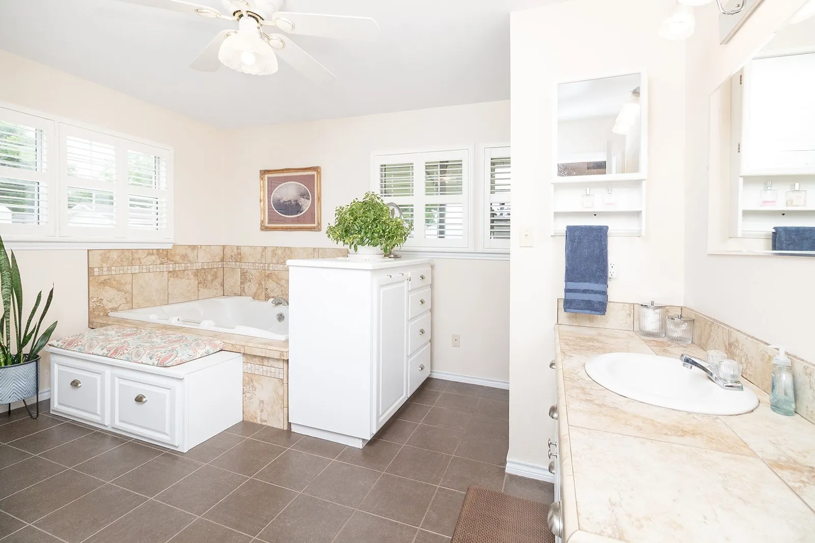 Single Family Residence For Sale in Mc Culloch County , 307 E Loop Drive, Brady, Texas 76825, 2 Bedrooms, 2 Bathrooms, 2 Garage spaces, 1,131 Sqft, built in 1980, Price $410,000, mls#21292943, Real Estate Agent in Brady, Homes For Sale in Mc Culloch county, Homes For Sale in Brady, Realtor in Brady Texas, Real Estate Brokerage Independent Realty Texas, Luminita Cordes Realtor