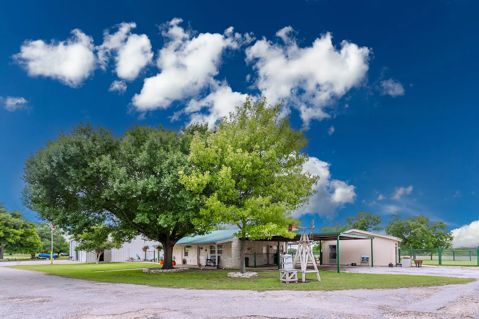 Single Family Residence For Sale in Mc Culloch County , 307 E Loop Drive, Brady, Texas 76825, 2 Bedrooms, 2 Bathrooms, 2 Garage spaces, 1,131 Sqft, built in 1980, Price $410,000, mls#21292943, Real Estate Agent in Brady, Homes For Sale in Mc Culloch county, Homes For Sale in Brady, Realtor in Brady Texas, Real Estate Brokerage Independent Realty Texas, Luminita Cordes Realtor