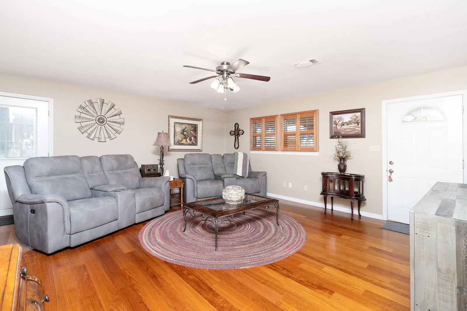 Single Family Residence For Sale in Mc Culloch County , 307 E Loop Drive, Brady, Texas 76825, 2 Bedrooms, 2 Bathrooms, 2 Garage spaces, 1,131 Sqft, built in 1980, Price $410,000, mls#21292943, Real Estate Agent in Brady, Homes For Sale in Mc Culloch county, Homes For Sale in Brady, Realtor in Brady Texas, Real Estate Brokerage Independent Realty Texas, Luminita Cordes Realtor