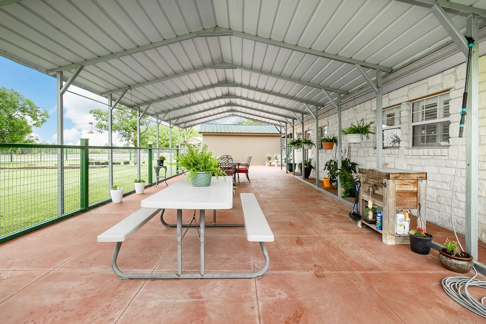 Single Family Residence For Sale in Mc Culloch County , 307 E Loop Drive, Brady, Texas 76825, 2 Bedrooms, 2 Bathrooms, 2 Garage spaces, 1,131 Sqft, built in 1980, Price $410,000, mls#21292943, Real Estate Agent in Brady, Homes For Sale in Mc Culloch county, Homes For Sale in Brady, Realtor in Brady Texas, Real Estate Brokerage Independent Realty Texas, Luminita Cordes Realtor