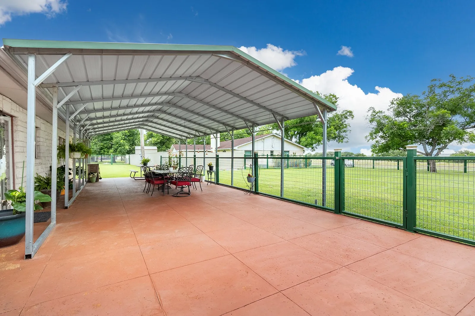 Single Family Residence For Sale in Mc Culloch County , 307 E Loop Drive, Brady, Texas 76825, 2 Bedrooms, 2 Bathrooms, 2 Garage spaces, 1,131 Sqft, built in 1980, Price $410,000, mls#21292943, Real Estate Agent in Brady, Homes For Sale in Mc Culloch county, Homes For Sale in Brady, Realtor in Brady Texas, Real Estate Brokerage Independent Realty Texas, Luminita Cordes Realtor