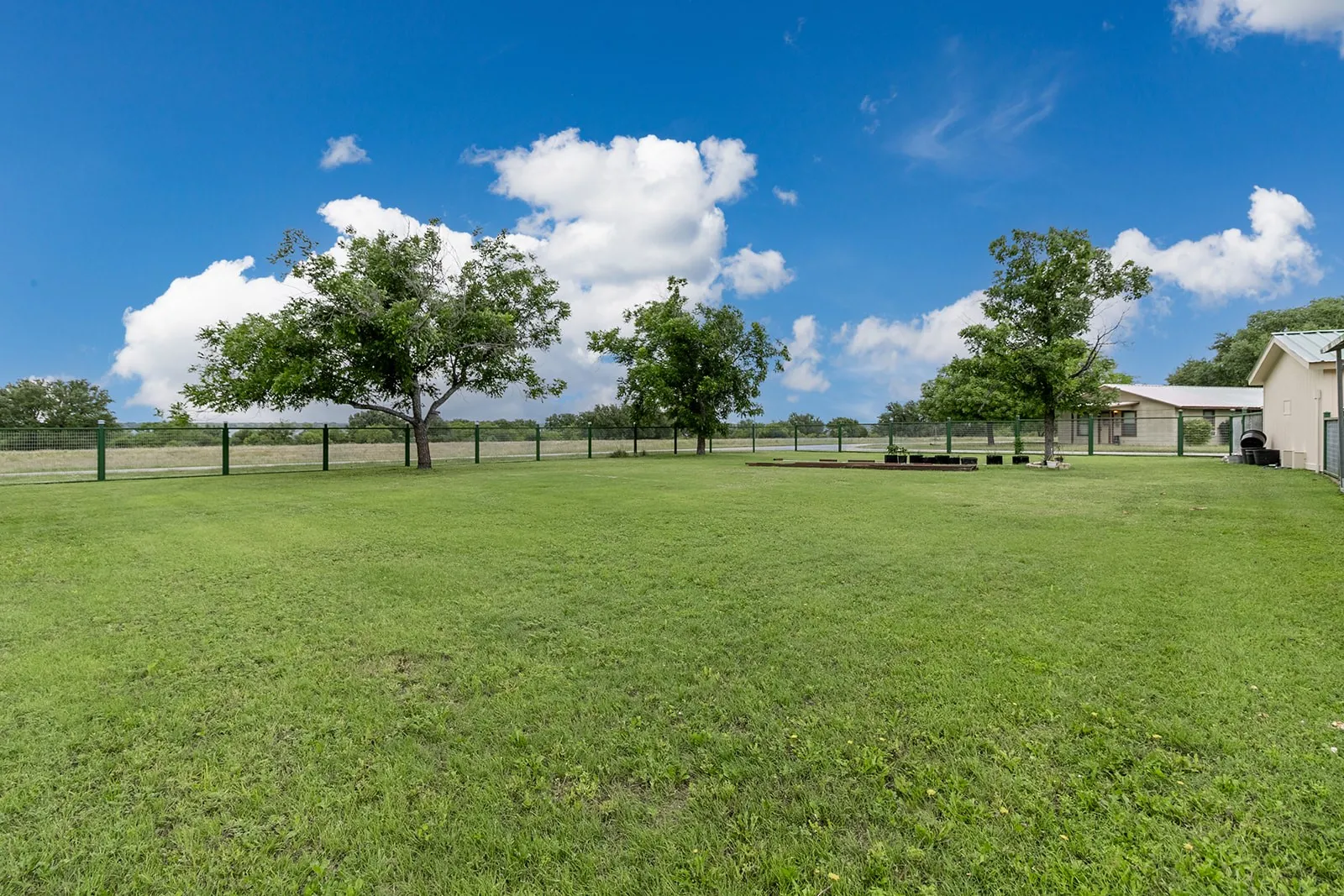 Single Family Residence For Sale in Mc Culloch County , 307 E Loop Drive, Brady, Texas 76825, 2 Bedrooms, 2 Bathrooms, 2 Garage spaces, 1,131 Sqft, built in 1980, Price $410,000, mls#21292943, Real Estate Agent in Brady, Homes For Sale in Mc Culloch county, Homes For Sale in Brady, Realtor in Brady Texas, Real Estate Brokerage Independent Realty Texas, Luminita Cordes Realtor