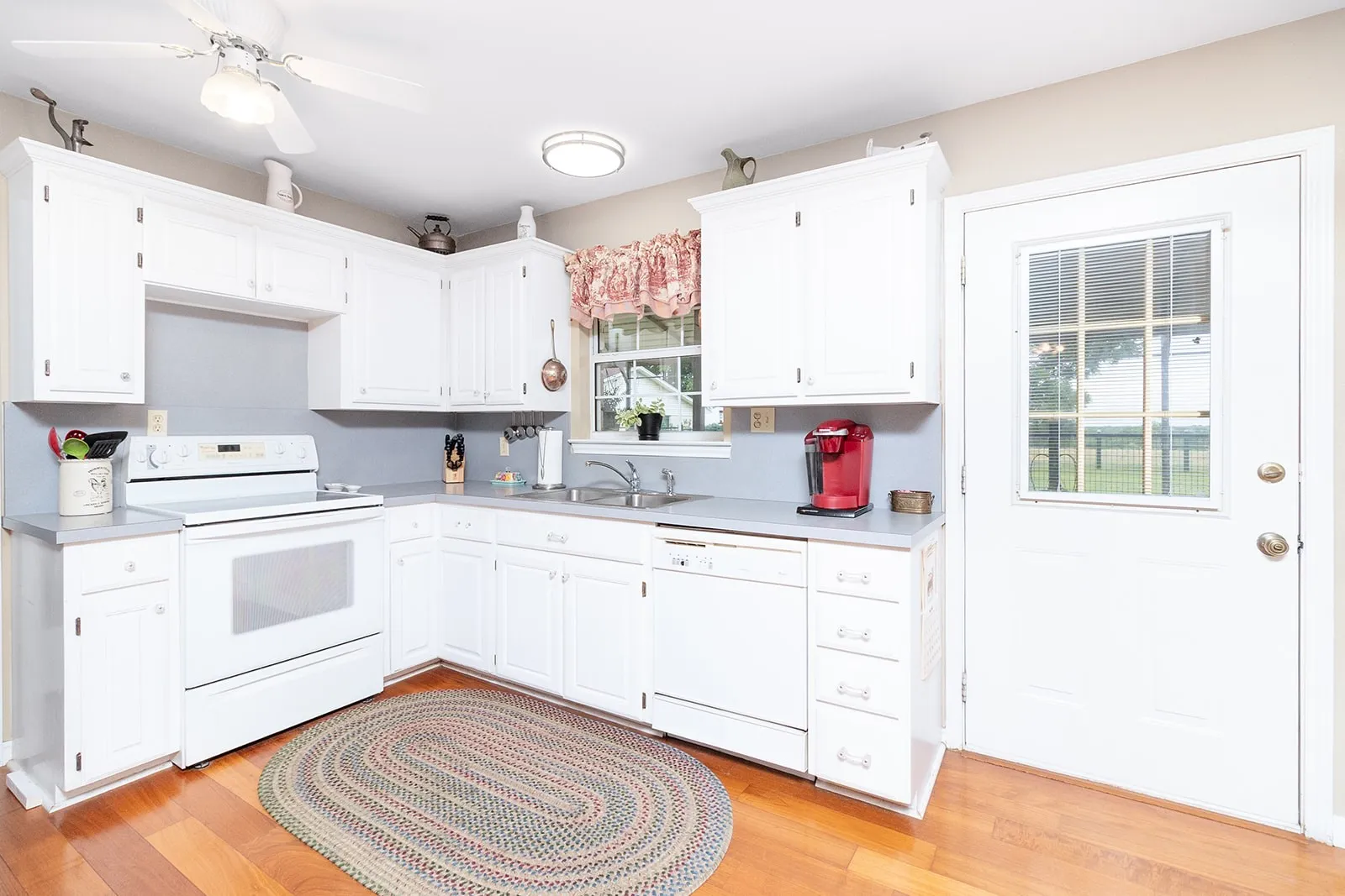 Single Family Residence For Sale in Mc Culloch County , 307 E Loop Drive, Brady, Texas 76825, 2 Bedrooms, 2 Bathrooms, 2 Garage spaces, 1,131 Sqft, built in 1980, Price $410,000, mls#21292943, Real Estate Agent in Brady, Homes For Sale in Mc Culloch county, Homes For Sale in Brady, Realtor in Brady Texas, Real Estate Brokerage Independent Realty Texas, Luminita Cordes Realtor