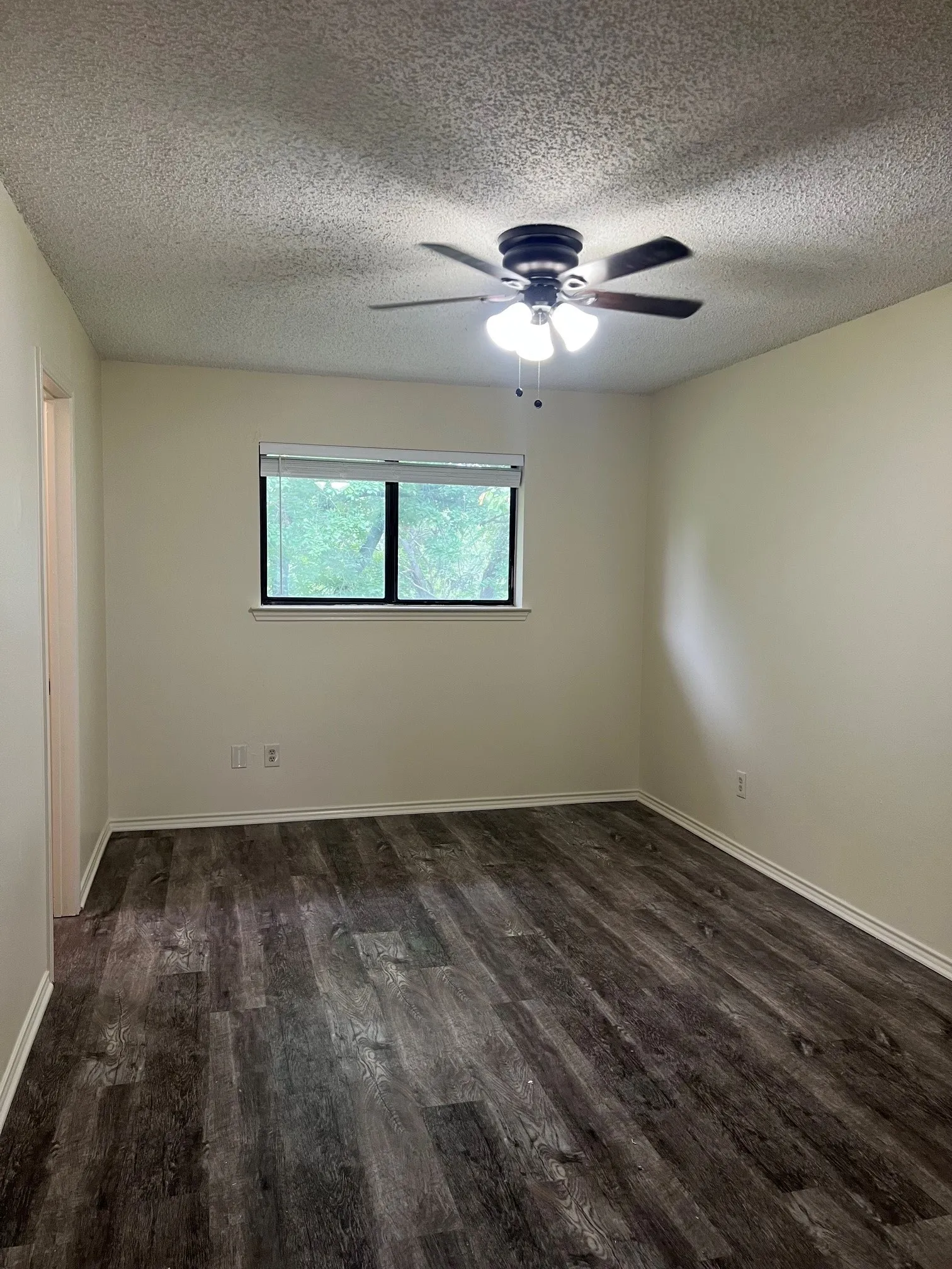Single Family Residence For Rent in Rockwall County , 404 Renfro Street, Rockwall, Texas 75087, 3 Bedroom, 2 Bathroom, 1 Garage spaces, 1,156 Sqft, built in 1983, mls#21291519, Real Estate Agent in Rockwall, Homes For Rent in Rockwall county, Homes For Rent in Rockwall, Realtor in Rockwall Texas, Real Estate Brokerage Independent Realty Texas, Luminita Cordes Realtor