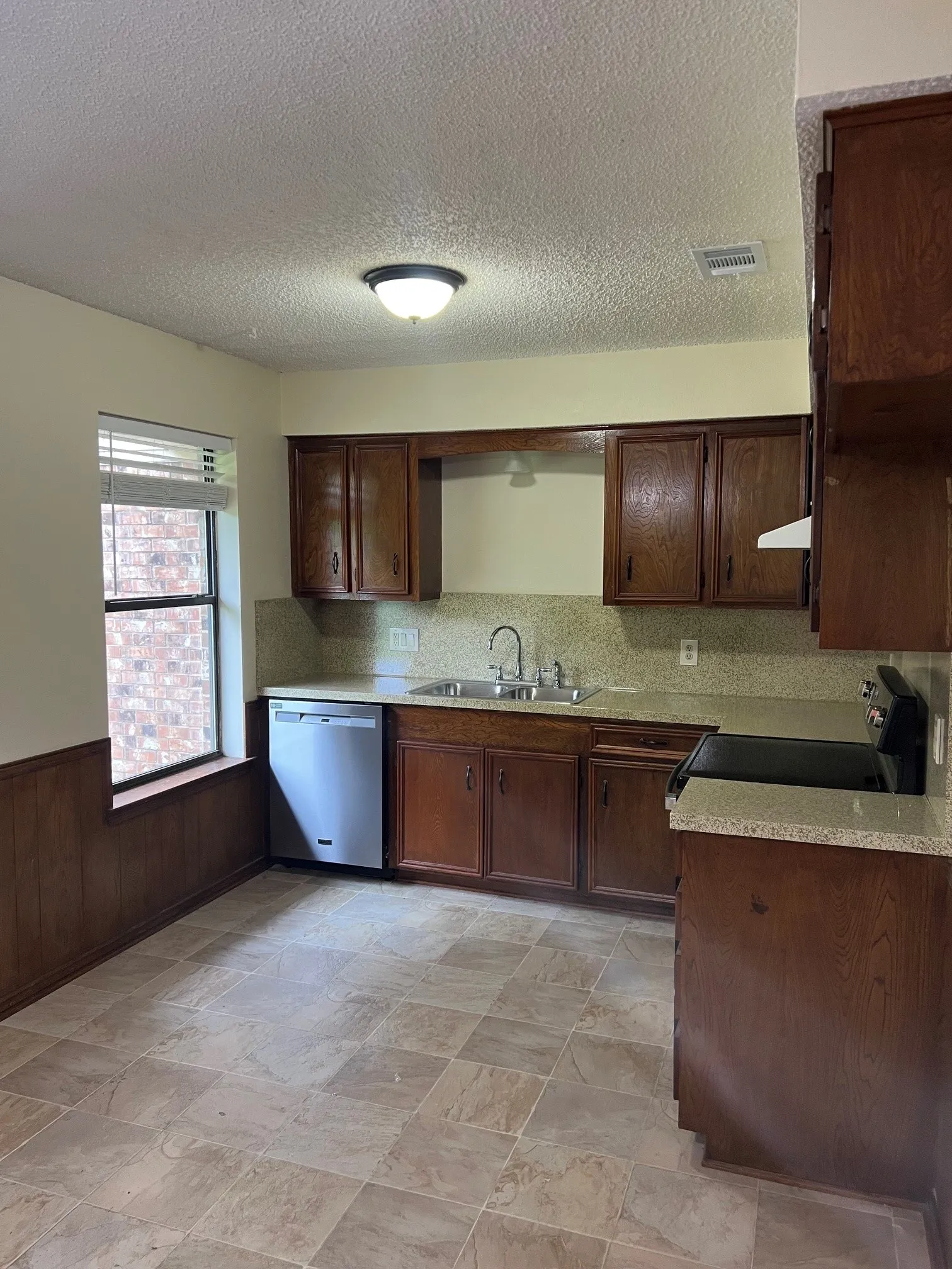 Single Family Residence For Rent in Rockwall County , 404 Renfro Street, Rockwall, Texas 75087, 3 Bedroom, 2 Bathroom, 1 Garage spaces, 1,156 Sqft, built in 1983, mls#21291519, Real Estate Agent in Rockwall, Homes For Rent in Rockwall county, Homes For Rent in Rockwall, Realtor in Rockwall Texas, Real Estate Brokerage Independent Realty Texas, Luminita Cordes Realtor
