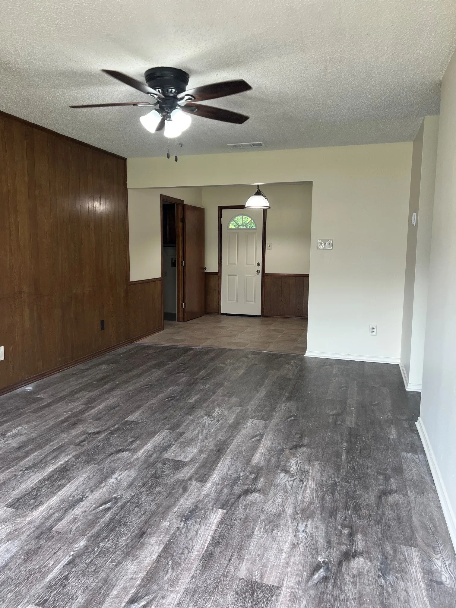 Single Family Residence For Rent in Rockwall County , 404 Renfro Street, Rockwall, Texas 75087, 3 Bedroom, 2 Bathroom, 1 Garage spaces, 1,156 Sqft, built in 1983, mls#21291519, Real Estate Agent in Rockwall, Homes For Rent in Rockwall county, Homes For Rent in Rockwall, Realtor in Rockwall Texas, Real Estate Brokerage Independent Realty Texas, Luminita Cordes Realtor