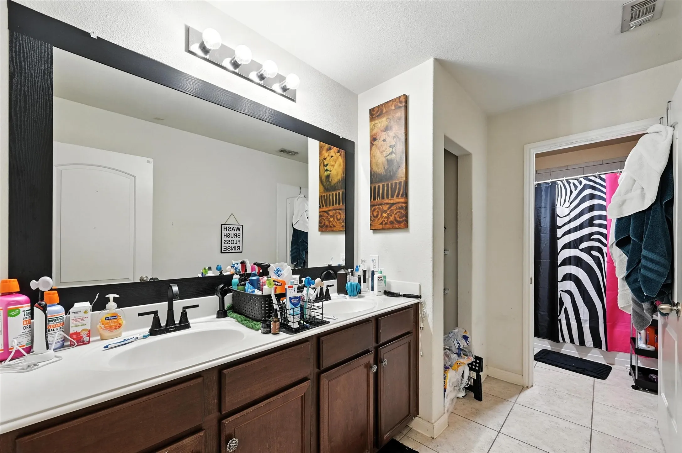 Single Family Residence For Sale in Ellis County , 122 Presidents Way, Venus, Texas 76084, 5 Bedroom, 3 Bathroom, 2 Garage spaces, 2,592 Sqft, built in 2018, mls#21296718, Real Estate Agent in Venus, Homes For Sale in Ellis county, Homes For Sale in Venus, Realtor in Venus Texas, Real Estate Brokerage Independent Realty Texas, Luminita Cordes Realtor