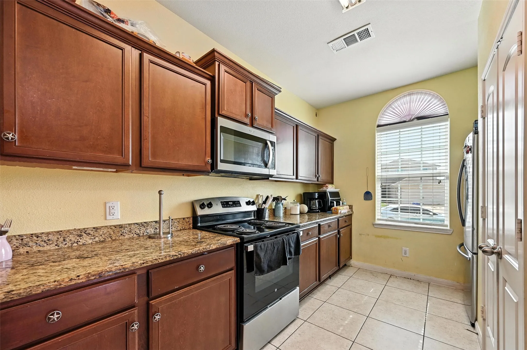 Single Family Residence For Sale in Ellis County , 122 Presidents Way, Venus, Texas 76084, 5 Bedroom, 3 Bathroom, 2 Garage spaces, 2,592 Sqft, built in 2018, mls#21296718, Real Estate Agent in Venus, Homes For Sale in Ellis county, Homes For Sale in Venus, Realtor in Venus Texas, Real Estate Brokerage Independent Realty Texas, Luminita Cordes Realtor