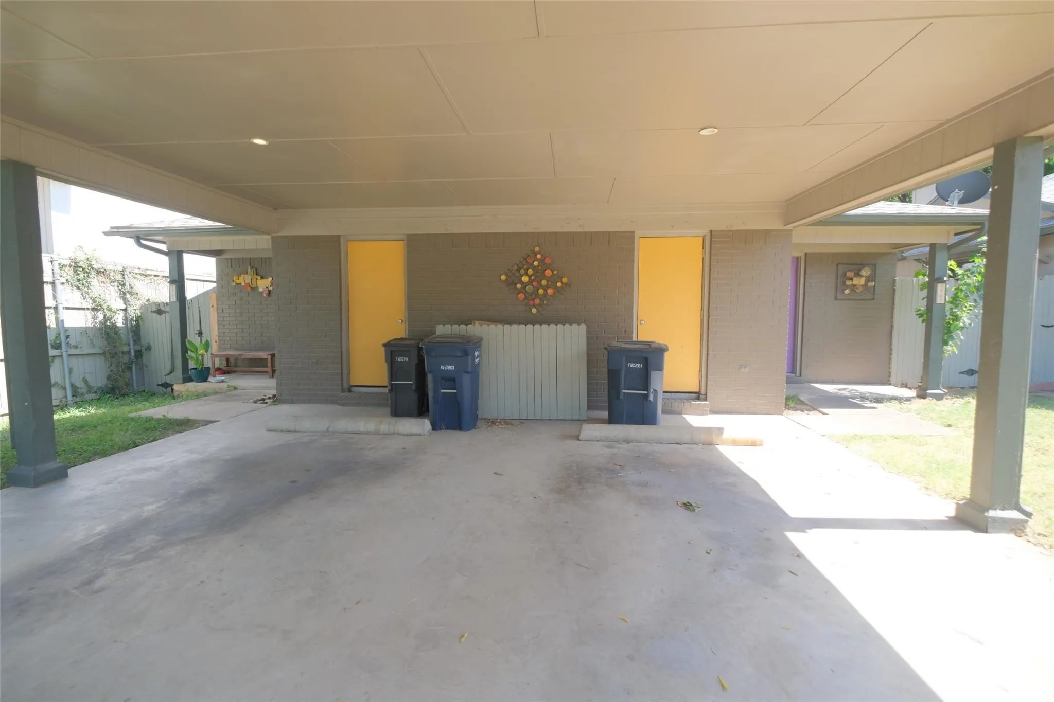 Duplex For Rent in Tarrant County , 3705 Bryce Avenue 3707, Fort Worth, Texas 76107, 2 Bedroom, 2 Bathroom, Garage spaces, 1,992 Sqft, built in 1984, mls#21296742, Real Estate Agent in Fort Worth, Homes For Rent in Tarrant county, Homes For Rent in Fort Worth, Realtor in Fort Worth Texas, Real Estate Brokerage Independent Realty Texas, Luminita Cordes Realtor