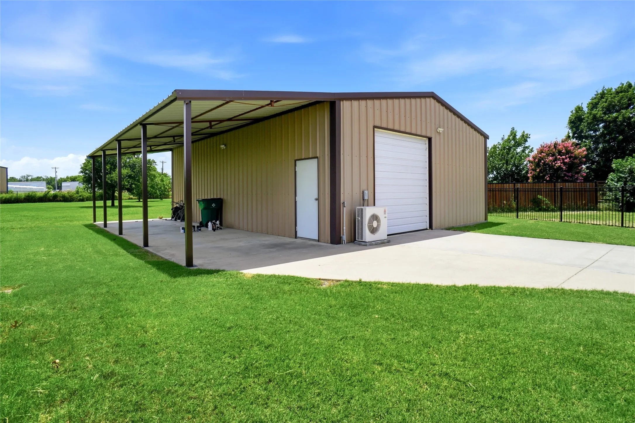 Single Family Residence For Sale in Tarrant County , 2757 Purple Sage Trail, Fort Worth, Texas 76179, 4 Bedrooms, 3 Bathrooms, 2 Garage spaces, 2,064 Sqft, built in 2007, Price $642,000, mls#21289794, Real Estate Agent in Fort Worth, Homes For Sale in Tarrant county, Homes For Sale in Fort Worth, Realtor in Fort Worth Texas, Real Estate Brokerage Independent Realty Texas, Luminita Cordes Realtor