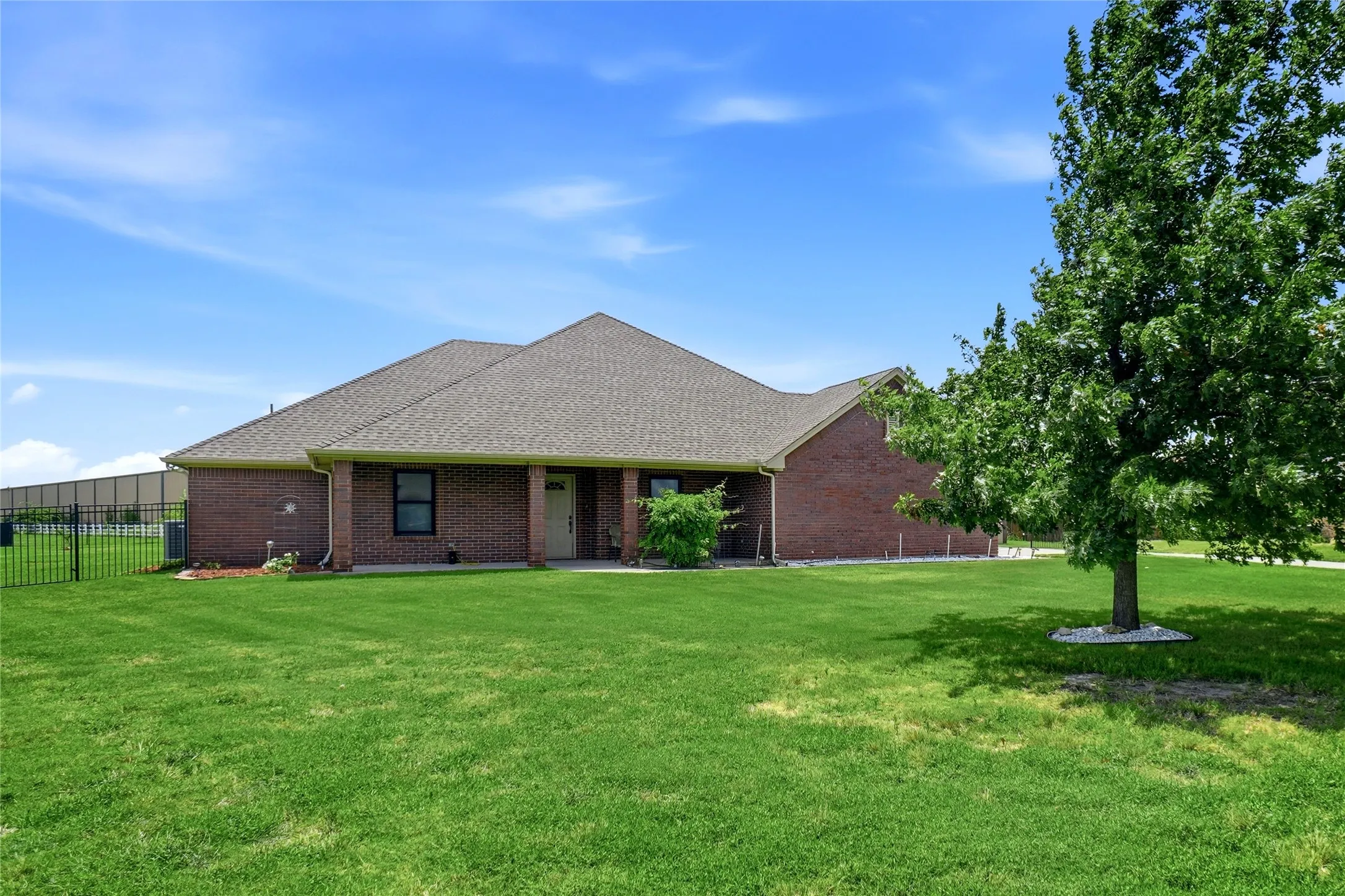 Single Family Residence For Sale in Tarrant County , 2757 Purple Sage Trail, Fort Worth, Texas 76179, 4 Bedrooms, 3 Bathrooms, 2 Garage spaces, 2,064 Sqft, built in 2007, Price $642,000, mls#21289794, Real Estate Agent in Fort Worth, Homes For Sale in Tarrant county, Homes For Sale in Fort Worth, Realtor in Fort Worth Texas, Real Estate Brokerage Independent Realty Texas, Luminita Cordes Realtor
