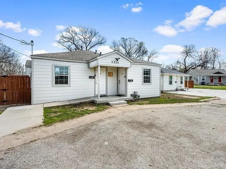 Duplex For Rent in Dallas County , 2254 Areba Street, Dallas, Texas 75203, 2 Bedroom, 1 Bathroom, Garage spaces, 1,120 Sqft, built in 1943, mls#21294948, Real Estate Agent in Dallas, Homes For Rent in Dallas county, Homes For Rent in Dallas, Realtor in Dallas Texas, Real Estate Brokerage Independent Realty Texas, Luminita Cordes Realtor