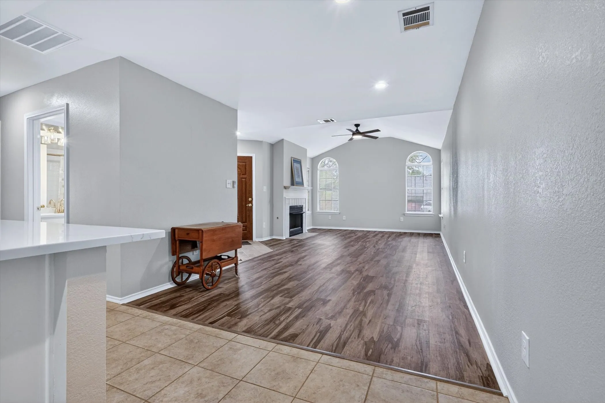 Townhouse For Sale in Tarrant County , 6120 Haley Lane, Fort Worth, Texas 76132, 2 Bedroom, 2 Bathroom, 1 Garage spaces, 1,166 Sqft, built in 1997, mls#21296731, Real Estate Agent in Fort Worth, Homes For Sale in Tarrant county, Homes For Sale in Fort Worth, Realtor in Fort Worth Texas, Real Estate Brokerage Independent Realty Texas, Luminita Cordes Realtor