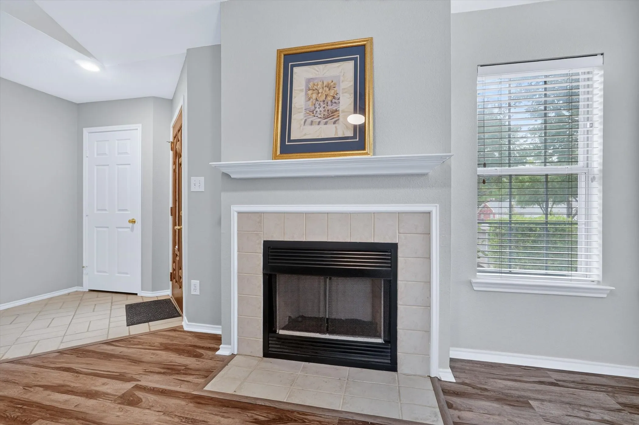 Townhouse For Sale in Tarrant County , 6120 Haley Lane, Fort Worth, Texas 76132, 2 Bedroom, 2 Bathroom, 1 Garage spaces, 1,166 Sqft, built in 1997, mls#21296731, Real Estate Agent in Fort Worth, Homes For Sale in Tarrant county, Homes For Sale in Fort Worth, Realtor in Fort Worth Texas, Real Estate Brokerage Independent Realty Texas, Luminita Cordes Realtor