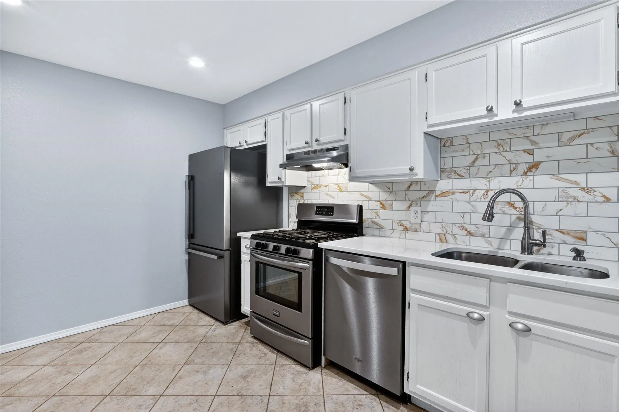 Townhouse For Sale in Tarrant County , 6120 Haley Lane, Fort Worth, Texas 76132, 2 Bedroom, 2 Bathroom, 1 Garage spaces, 1,166 Sqft, built in 1997, mls#21296731, Real Estate Agent in Fort Worth, Homes For Sale in Tarrant county, Homes For Sale in Fort Worth, Realtor in Fort Worth Texas, Real Estate Brokerage Independent Realty Texas, Luminita Cordes Realtor