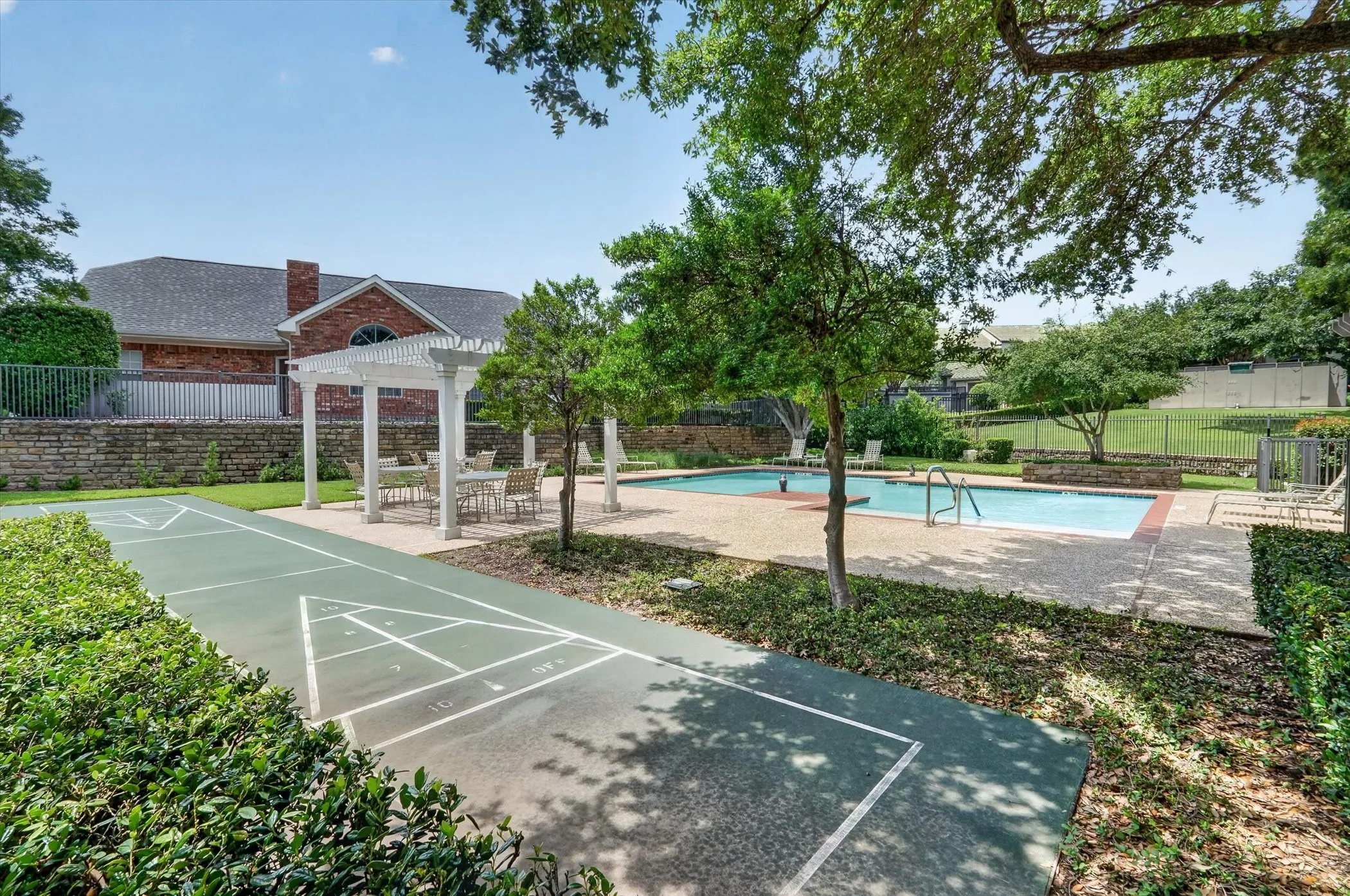 Townhouse For Sale in Tarrant County , 6120 Haley Lane, Fort Worth, Texas 76132, 2 Bedroom, 2 Bathroom, 1 Garage spaces, 1,166 Sqft, built in 1997, mls#21296731, Real Estate Agent in Fort Worth, Homes For Sale in Tarrant county, Homes For Sale in Fort Worth, Realtor in Fort Worth Texas, Real Estate Brokerage Independent Realty Texas, Luminita Cordes Realtor