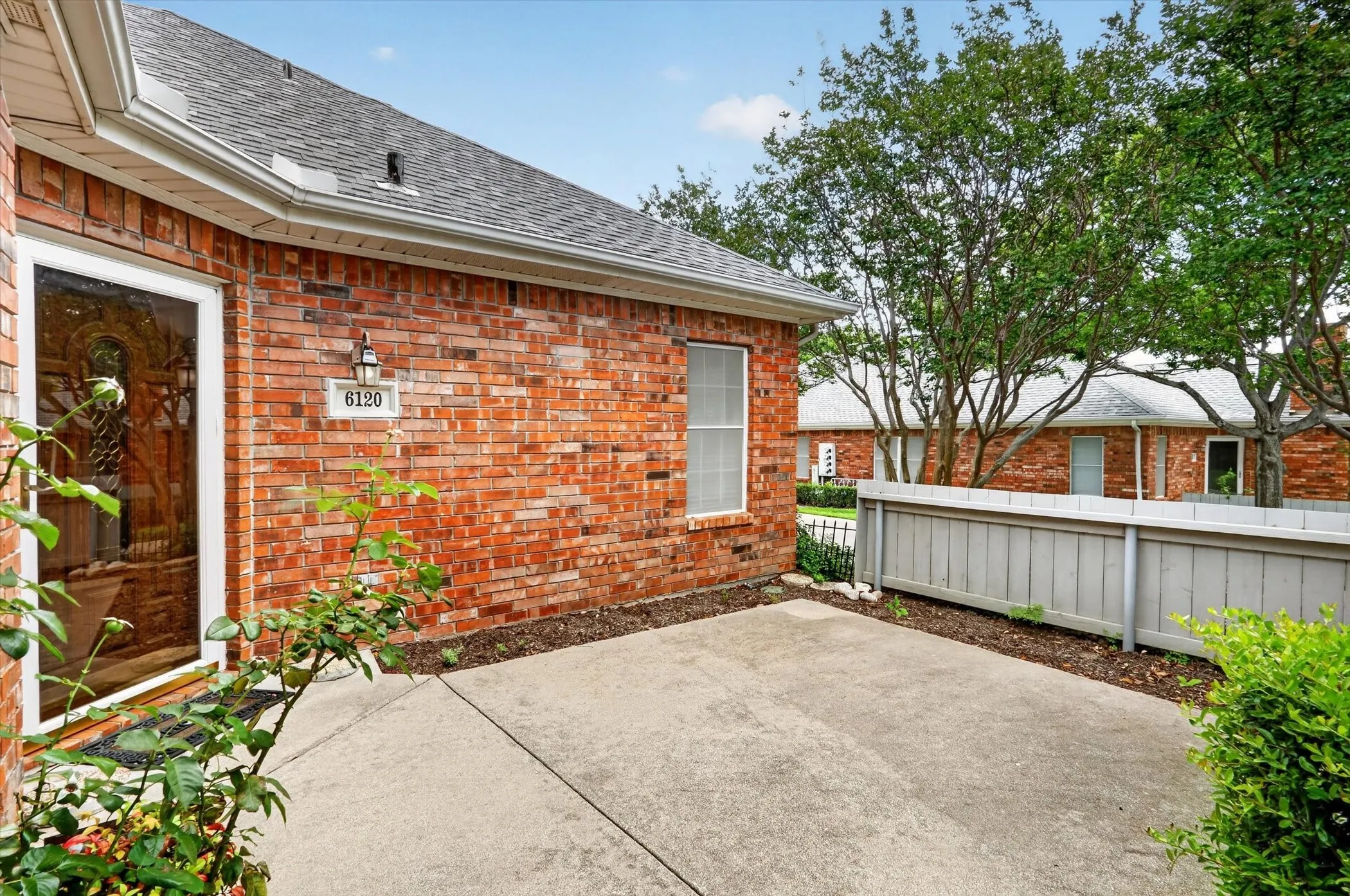 Townhouse For Sale in Tarrant County , 6120 Haley Lane, Fort Worth, Texas 76132, 2 Bedroom, 2 Bathroom, 1 Garage spaces, 1,166 Sqft, built in 1997, mls#21296731, Real Estate Agent in Fort Worth, Homes For Sale in Tarrant county, Homes For Sale in Fort Worth, Realtor in Fort Worth Texas, Real Estate Brokerage Independent Realty Texas, Luminita Cordes Realtor