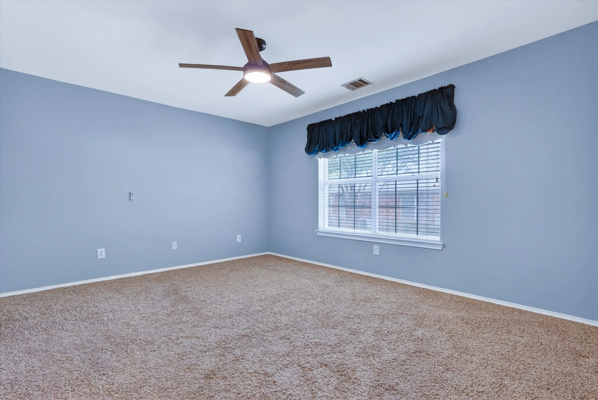 Townhouse For Sale in Tarrant County , 6120 Haley Lane, Fort Worth, Texas 76132, 2 Bedroom, 2 Bathroom, 1 Garage spaces, 1,166 Sqft, built in 1997, mls#21296731, Real Estate Agent in Fort Worth, Homes For Sale in Tarrant county, Homes For Sale in Fort Worth, Realtor in Fort Worth Texas, Real Estate Brokerage Independent Realty Texas, Luminita Cordes Realtor