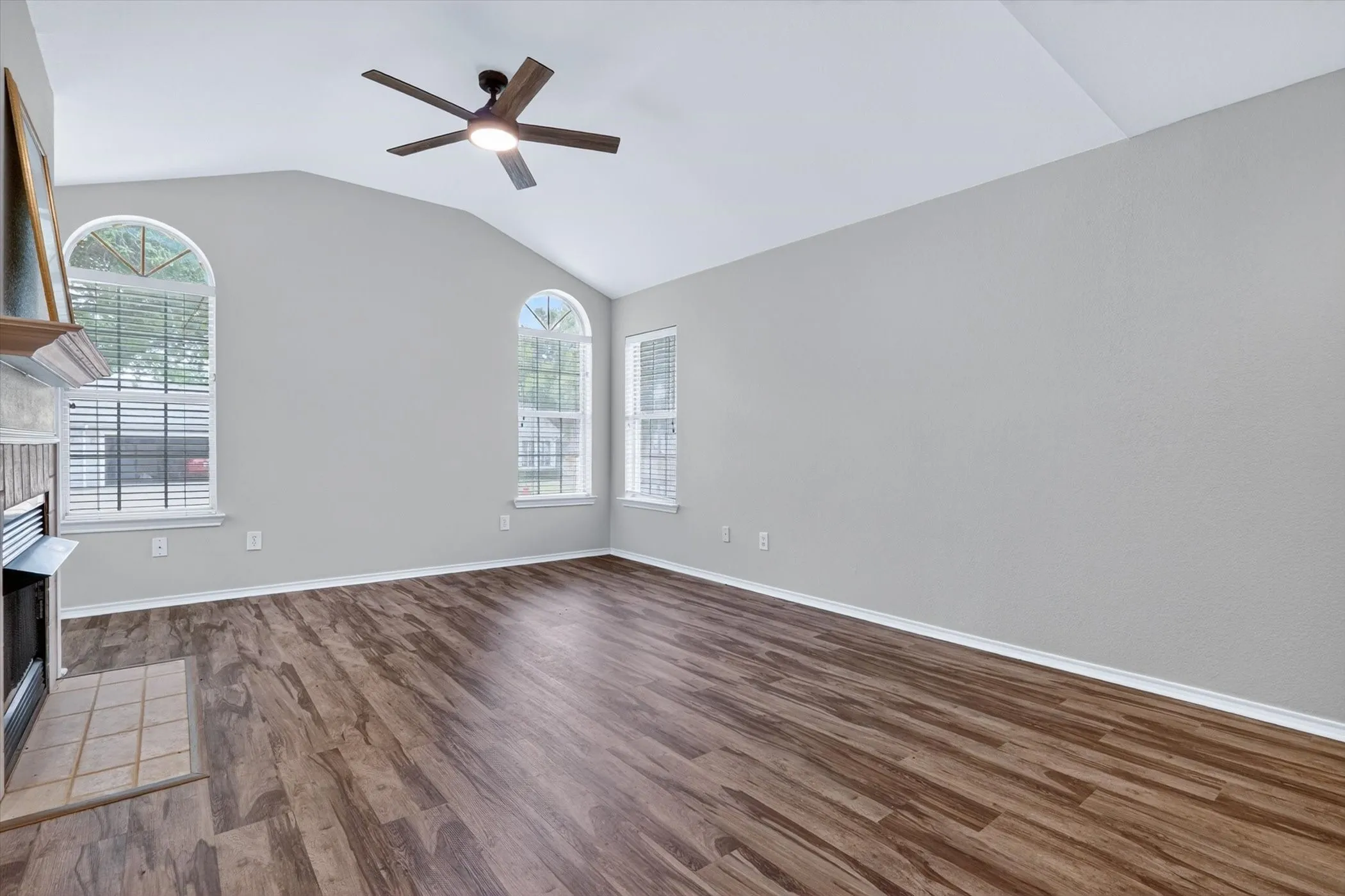 Townhouse For Sale in Tarrant County , 6120 Haley Lane, Fort Worth, Texas 76132, 2 Bedroom, 2 Bathroom, 1 Garage spaces, 1,166 Sqft, built in 1997, mls#21296731, Real Estate Agent in Fort Worth, Homes For Sale in Tarrant county, Homes For Sale in Fort Worth, Realtor in Fort Worth Texas, Real Estate Brokerage Independent Realty Texas, Luminita Cordes Realtor