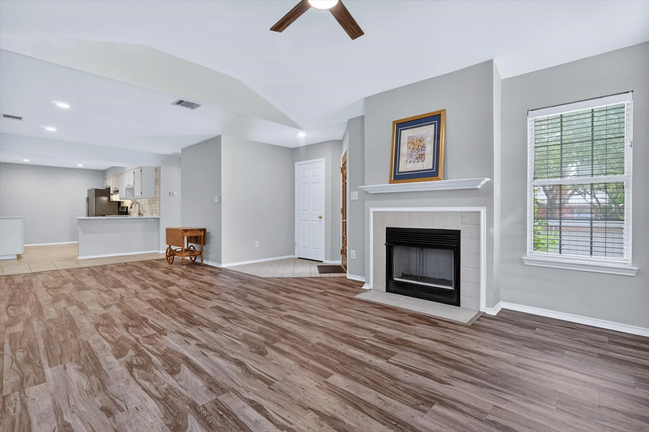 Townhouse For Sale in Tarrant County , 6120 Haley Lane, Fort Worth, Texas 76132, 2 Bedroom, 2 Bathroom, 1 Garage spaces, 1,166 Sqft, built in 1997, mls#21296731, Real Estate Agent in Fort Worth, Homes For Sale in Tarrant county, Homes For Sale in Fort Worth, Realtor in Fort Worth Texas, Real Estate Brokerage Independent Realty Texas, Luminita Cordes Realtor