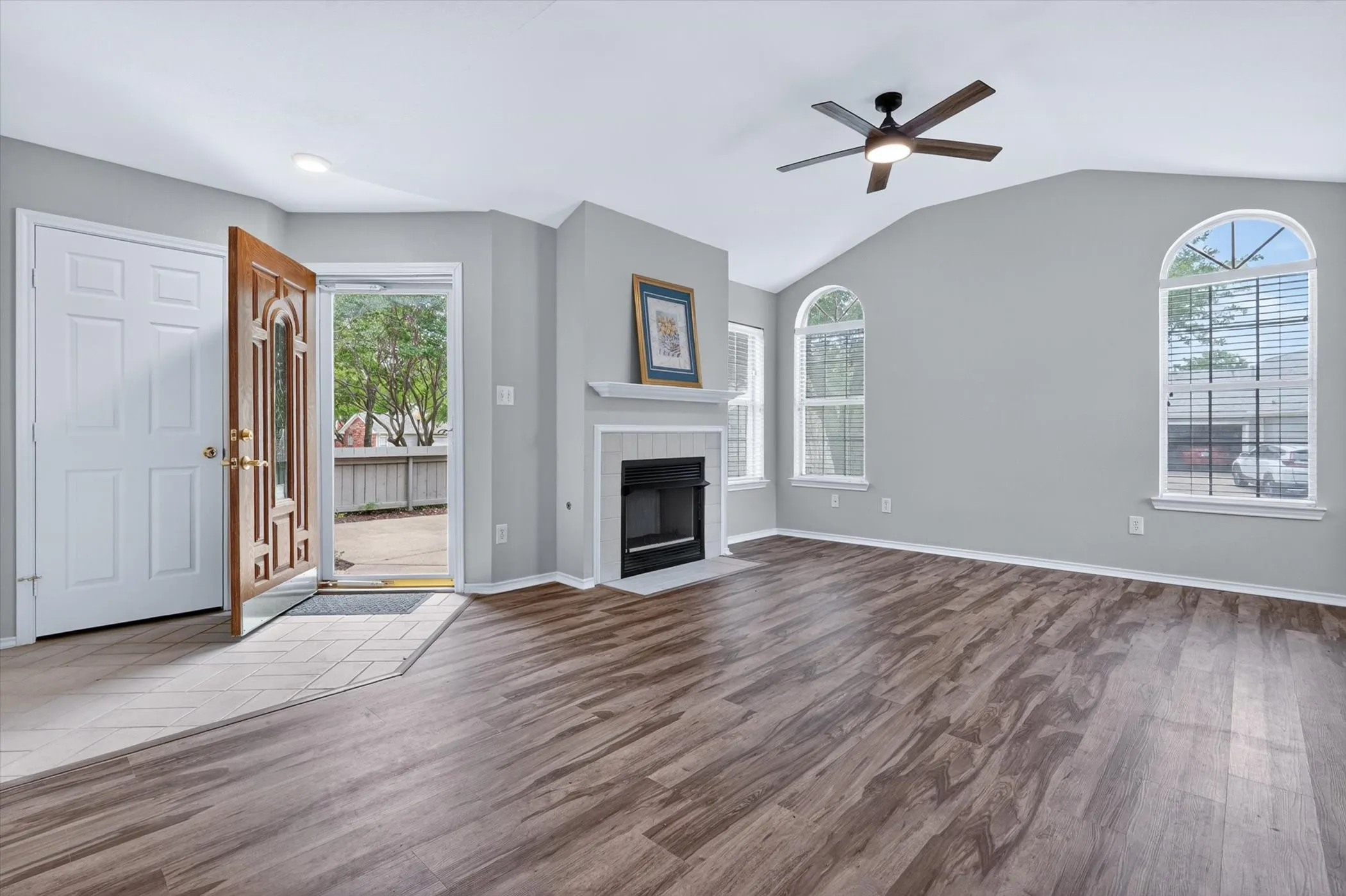 Townhouse For Sale in Tarrant County , 6120 Haley Lane, Fort Worth, Texas 76132, 2 Bedroom, 2 Bathroom, 1 Garage spaces, 1,166 Sqft, built in 1997, mls#21296731, Real Estate Agent in Fort Worth, Homes For Sale in Tarrant county, Homes For Sale in Fort Worth, Realtor in Fort Worth Texas, Real Estate Brokerage Independent Realty Texas, Luminita Cordes Realtor