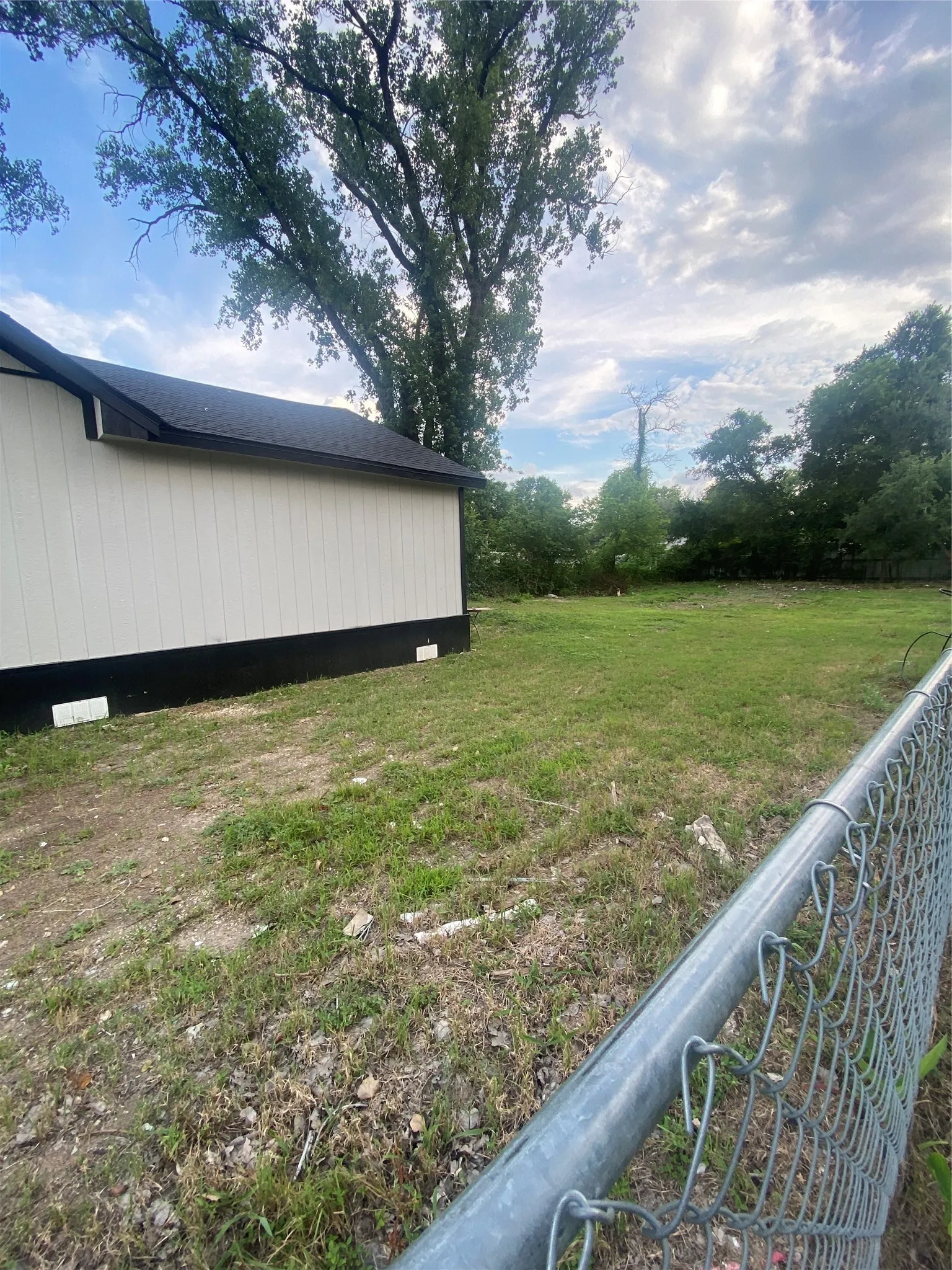 Single Family Residence For Sale in Mc Lennan County , 324 Hogan Lane, Bellmead, Texas 76705, 2 Bedroom, 1 Bathroom, Garage spaces, 792 Sqft, built in 1943, mls#21294623, Real Estate Agent in Bellmead, Homes For Sale in Mc Lennan county, Homes For Sale in Bellmead, Realtor in Bellmead Texas, Real Estate Brokerage Independent Realty Texas, Luminita Cordes Realtor