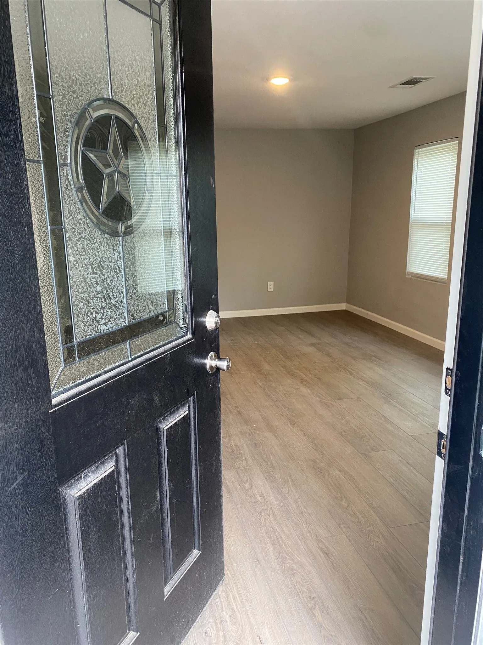 Single Family Residence For Sale in Mc Lennan County , 324 Hogan Lane, Bellmead, Texas 76705, 2 Bedroom, 1 Bathroom, Garage spaces, 792 Sqft, built in 1943, mls#21294623, Real Estate Agent in Bellmead, Homes For Sale in Mc Lennan county, Homes For Sale in Bellmead, Realtor in Bellmead Texas, Real Estate Brokerage Independent Realty Texas, Luminita Cordes Realtor